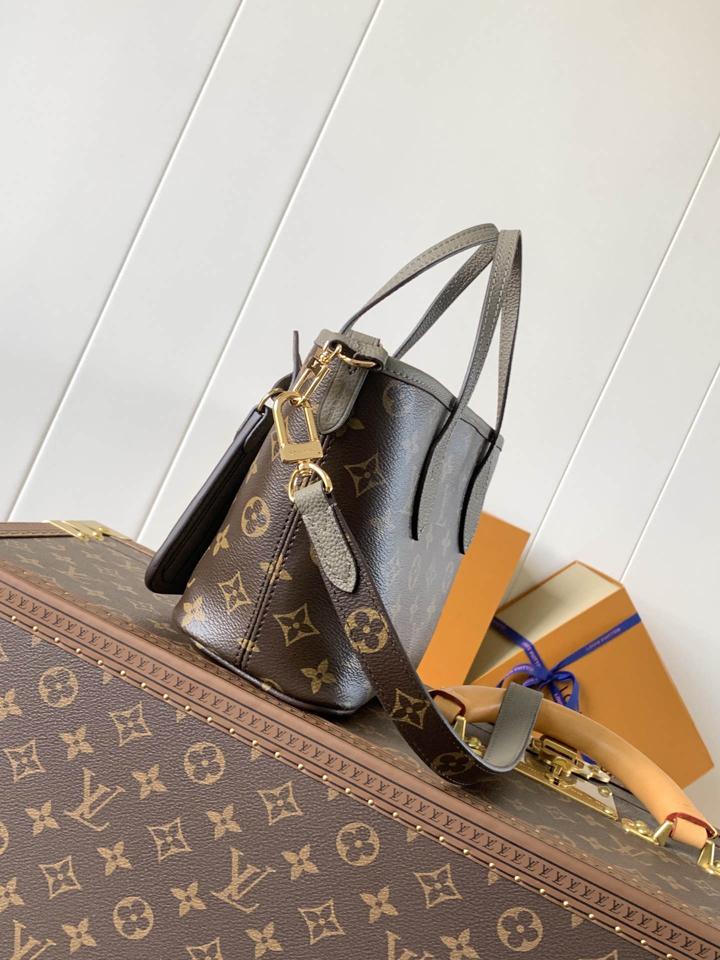 Louis Vuitton Neverfull Bandouli??re Inside Out BB Bag ?C Reversible Monogram Canvas and Grained Leather