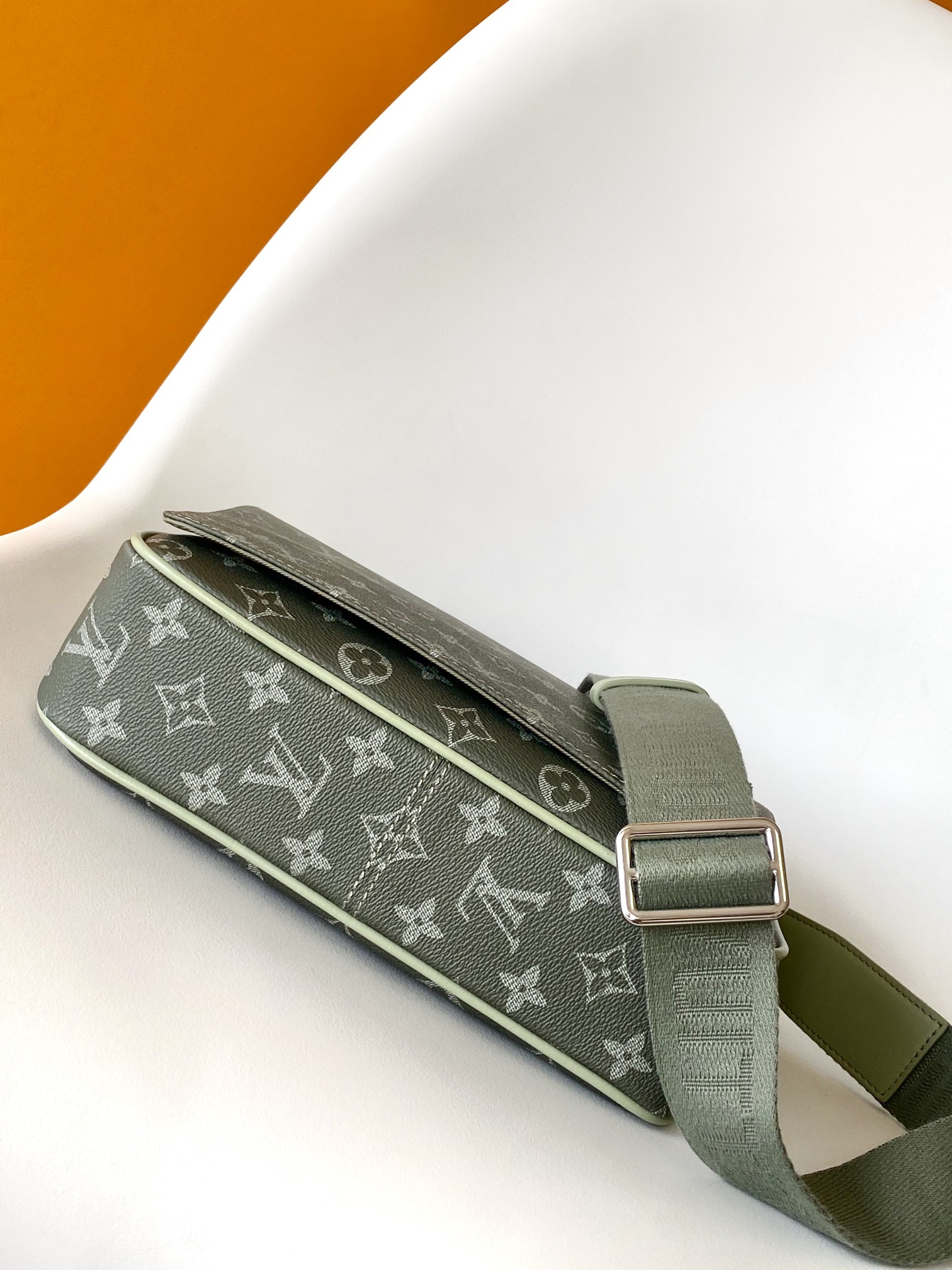 M11593 Mini District Messenger Bag by Louis Vuitton LV in Gradient Color