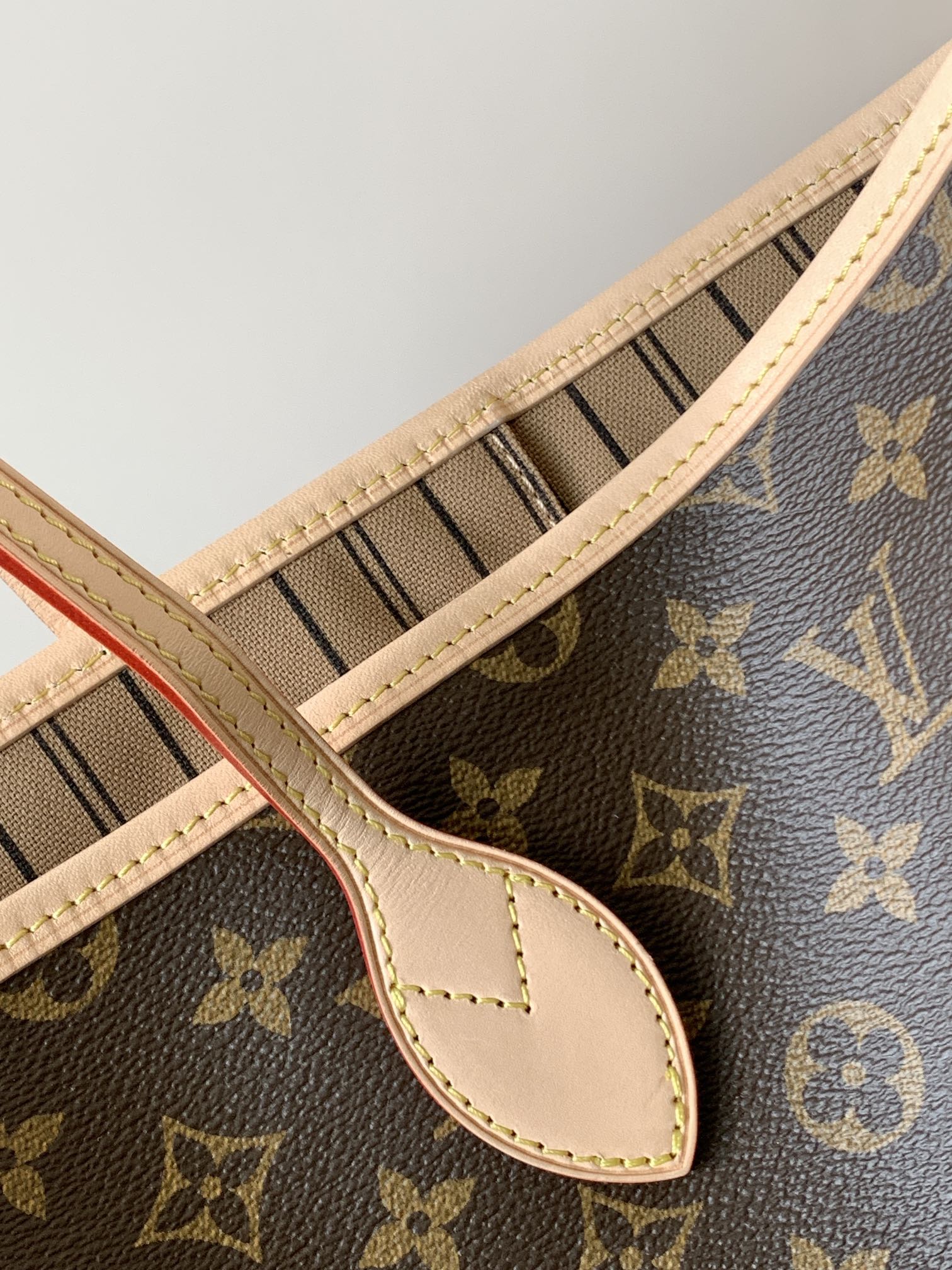 LV Neverfull Bandouli??re Inside Out GM Handbag (M11948) with Chip