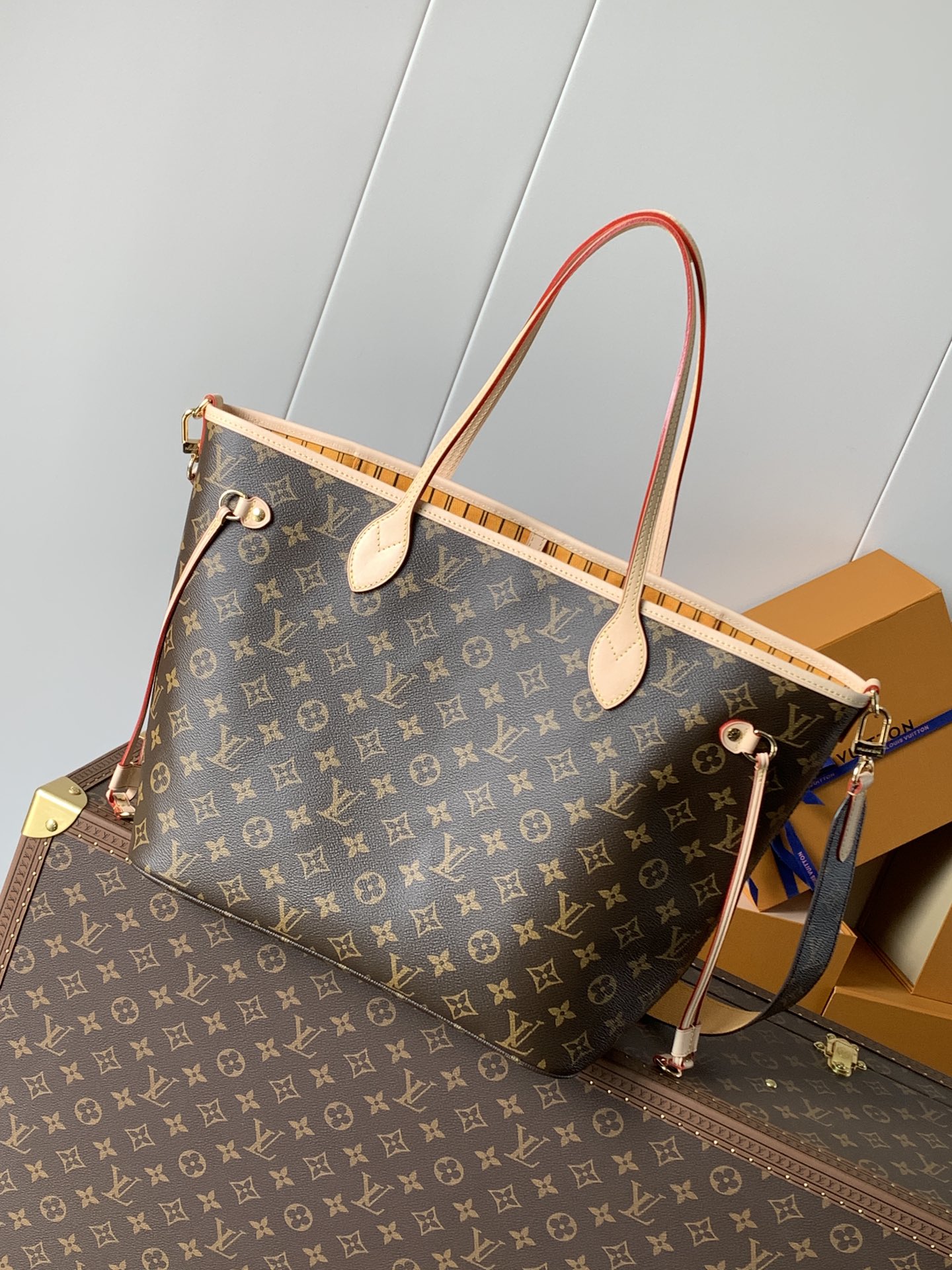 LV Neverfull Bandouli??re Inside Out MM Handbag (M11947) with Chip