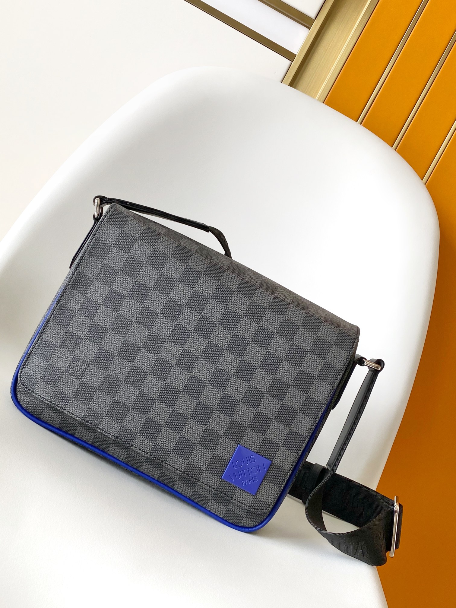 LV District PM Messenger Bag (M42710) with Dynamic Chip