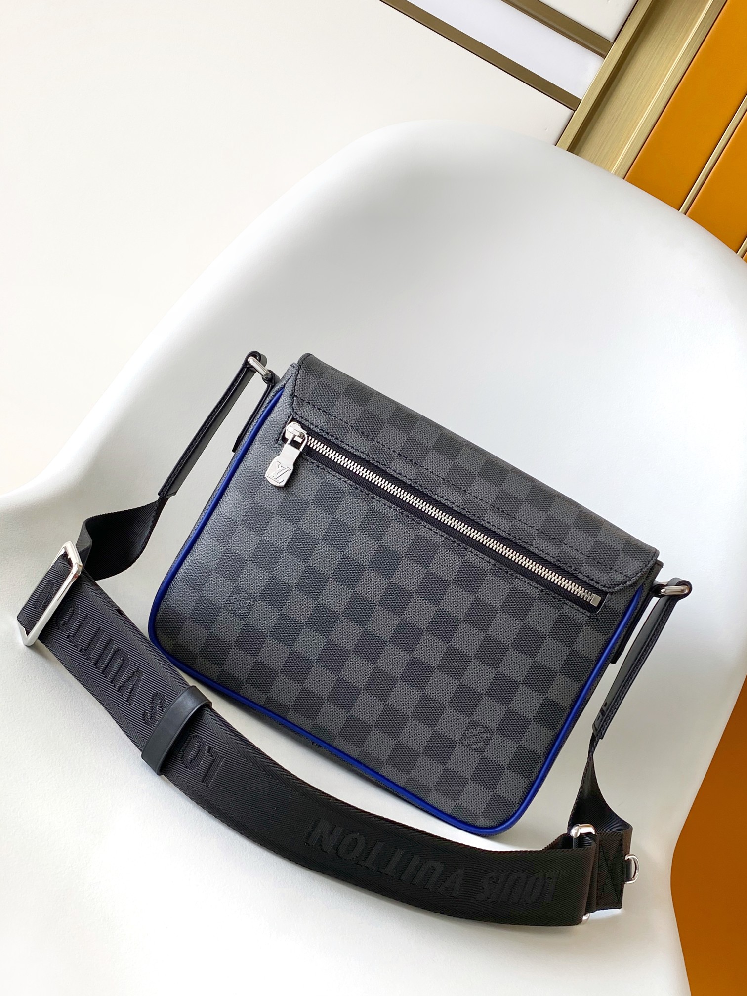 LV District PM Messenger Bag (M42710) with Dynamic Chip