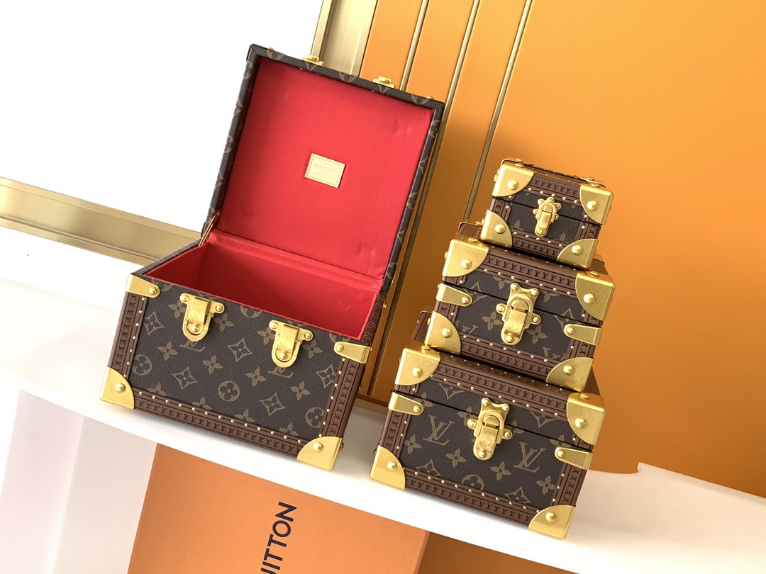 Complete Set of Pyramid Hard Cases by Louis Vuitton LV M10052