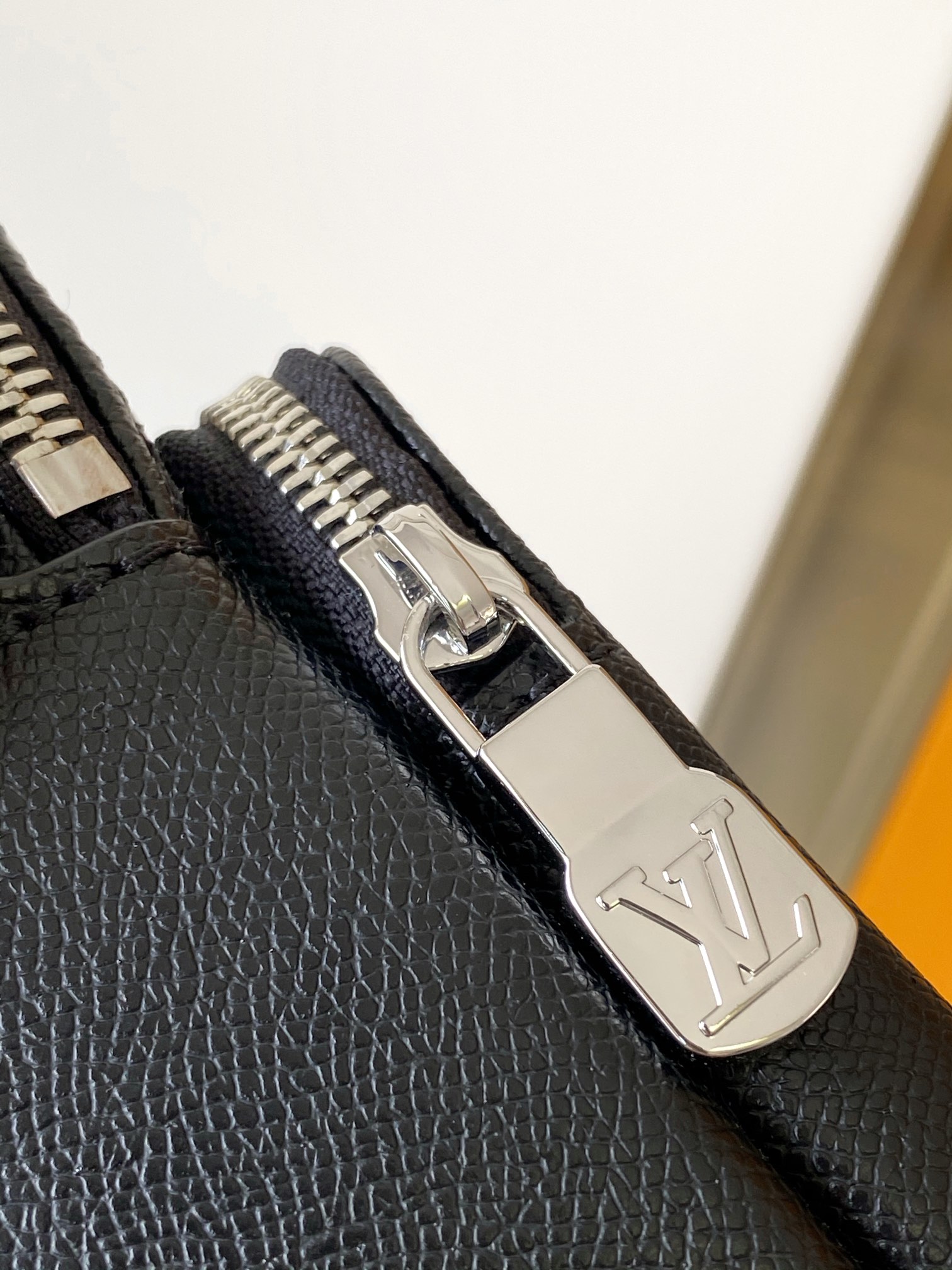 M11657 Ta?ga Leather Avenue Messenger Bag by Louis Vuitton LV