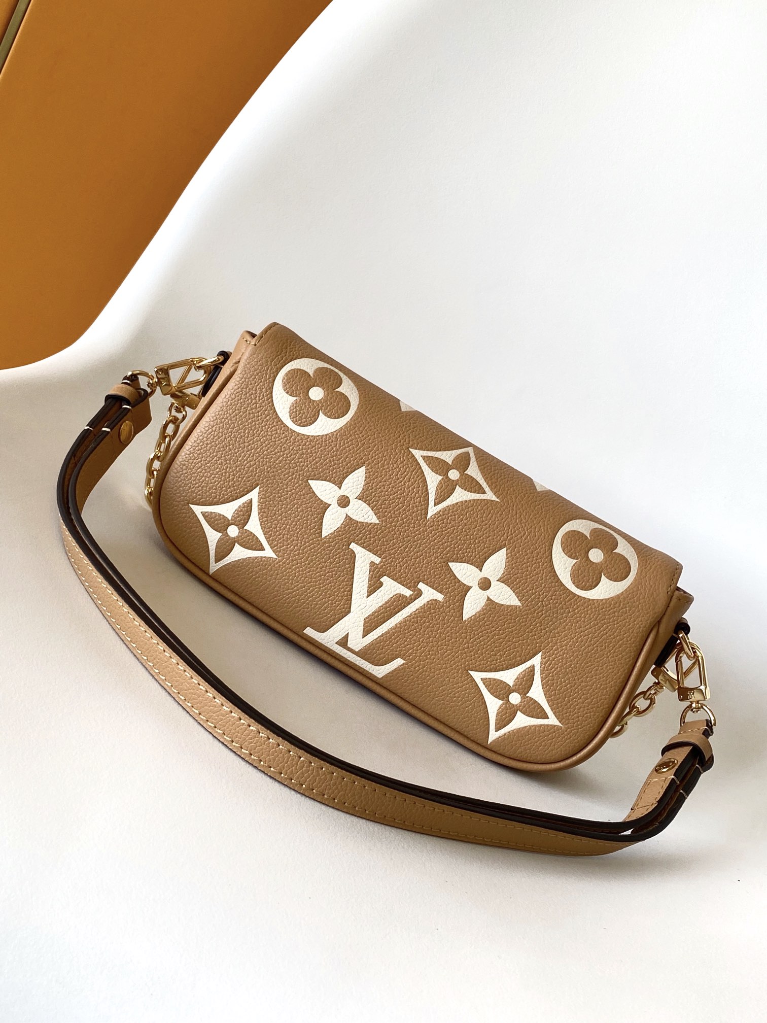 M12758 Wallet on Chain Ivy Handbag by Louis Vuitton LV