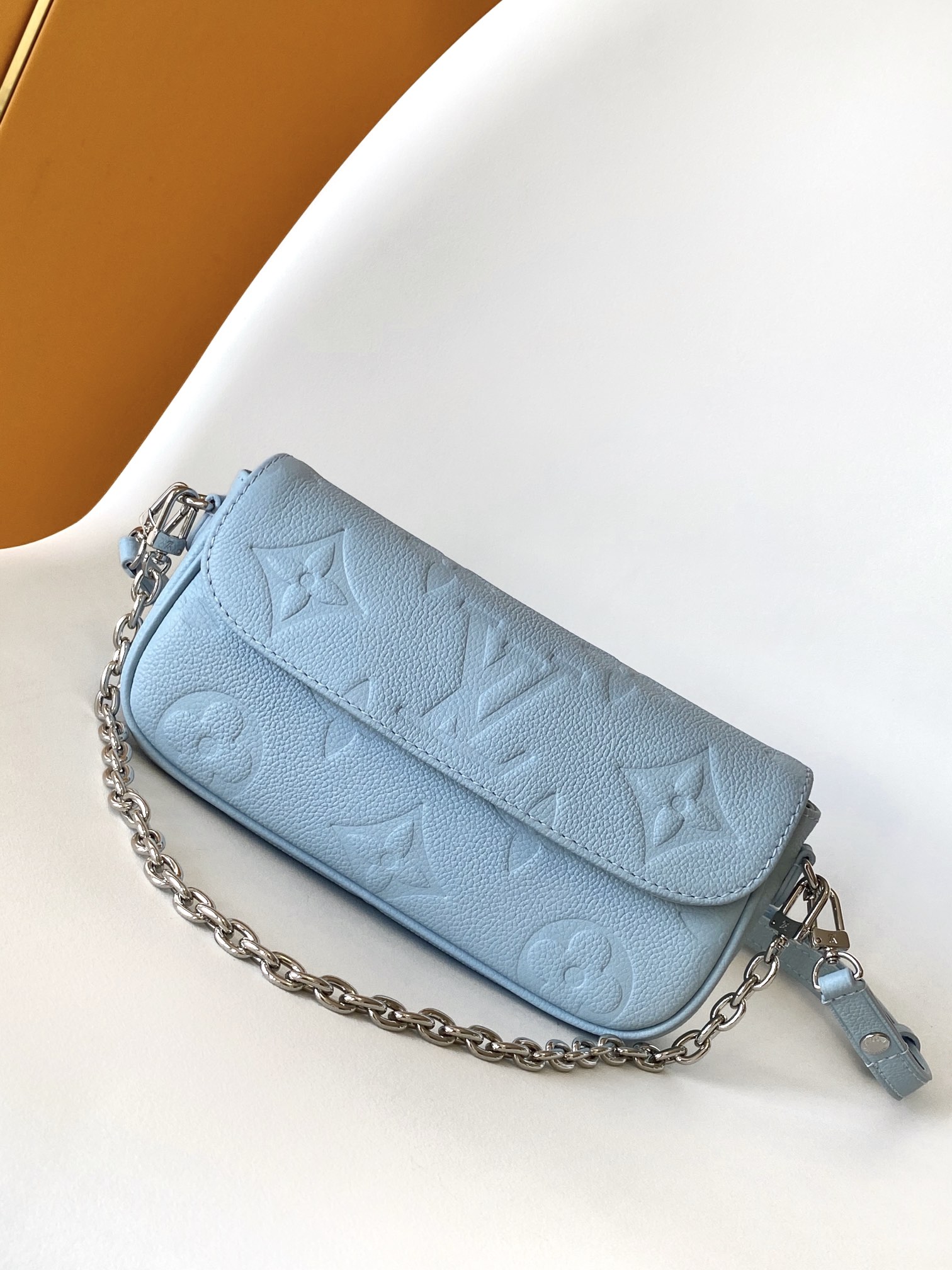 M83637 Wallet on Chain Ivy Handbag by Louis Vuitton LV