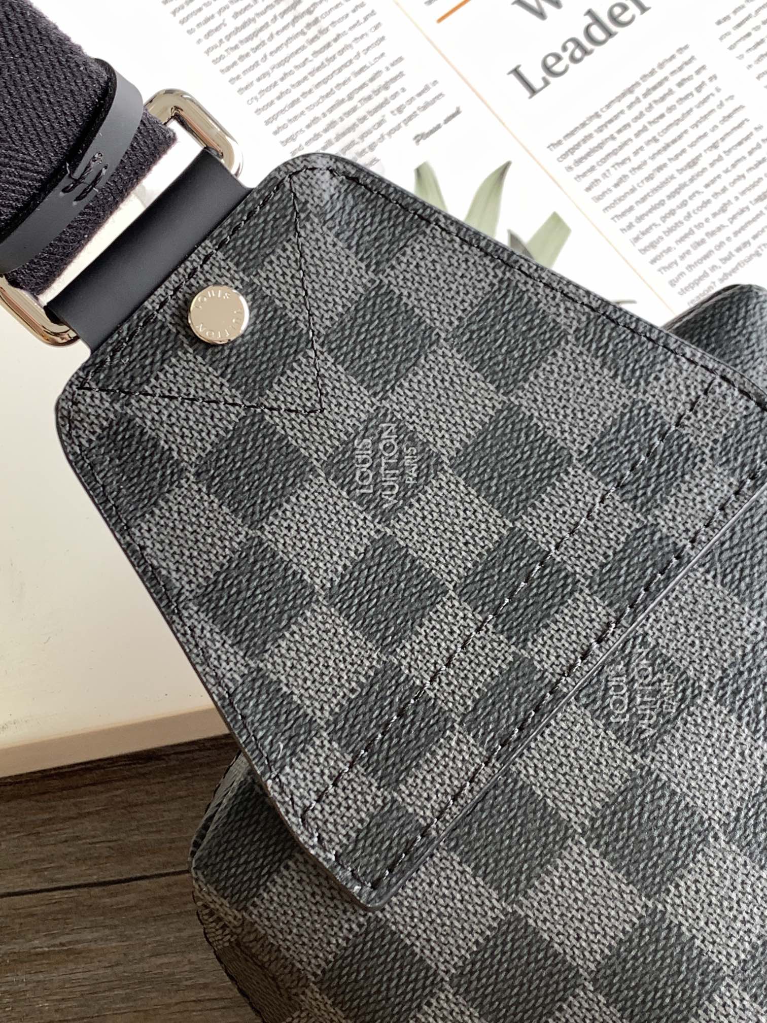 N40008 Avenue Shoulder Bag by Louis Vuitton LV - Black Damier Graphite Canvas