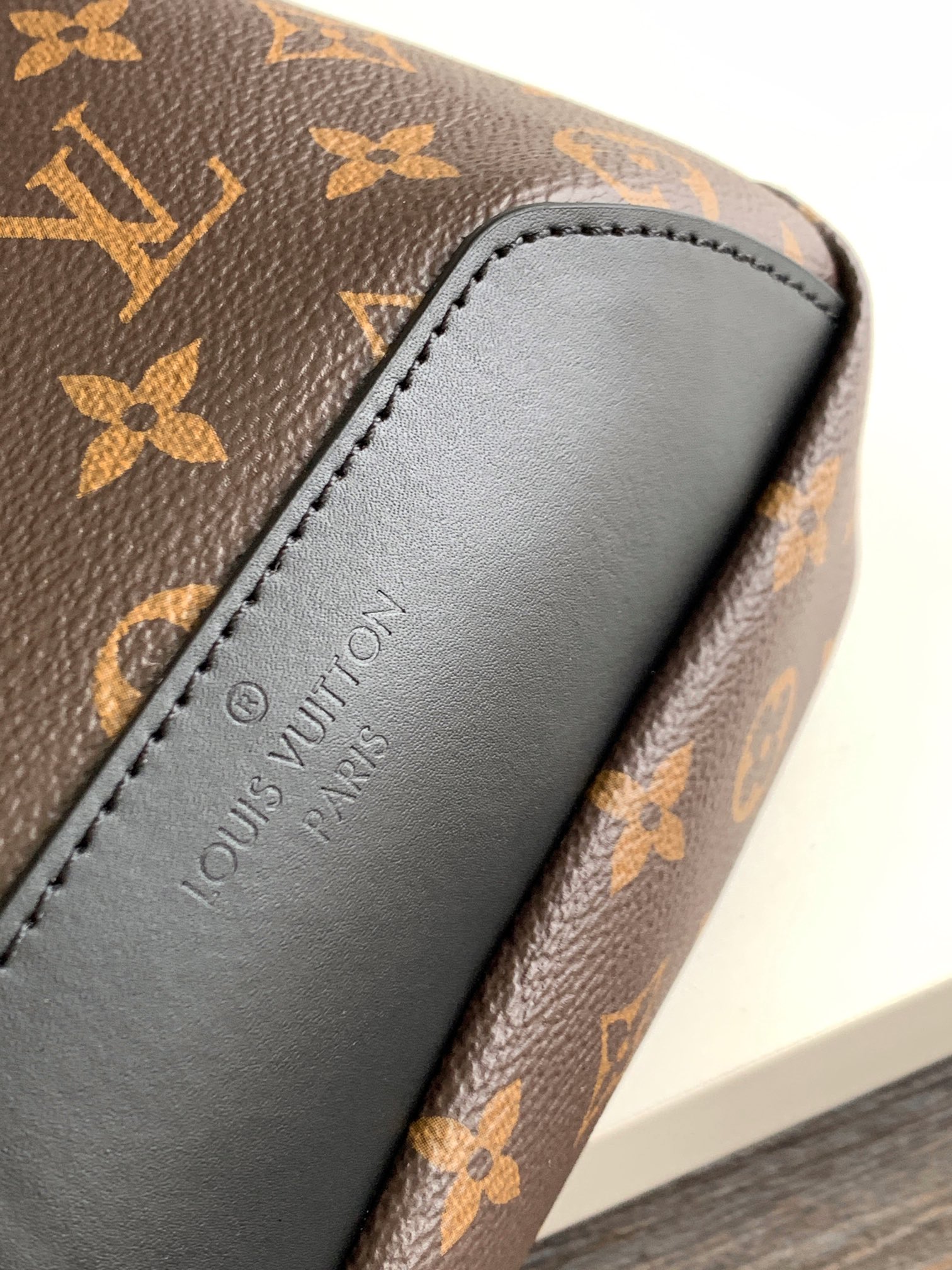 N41718 Avenue Shoulder Bag by Louis Vuitton LV - Monogram Canvas