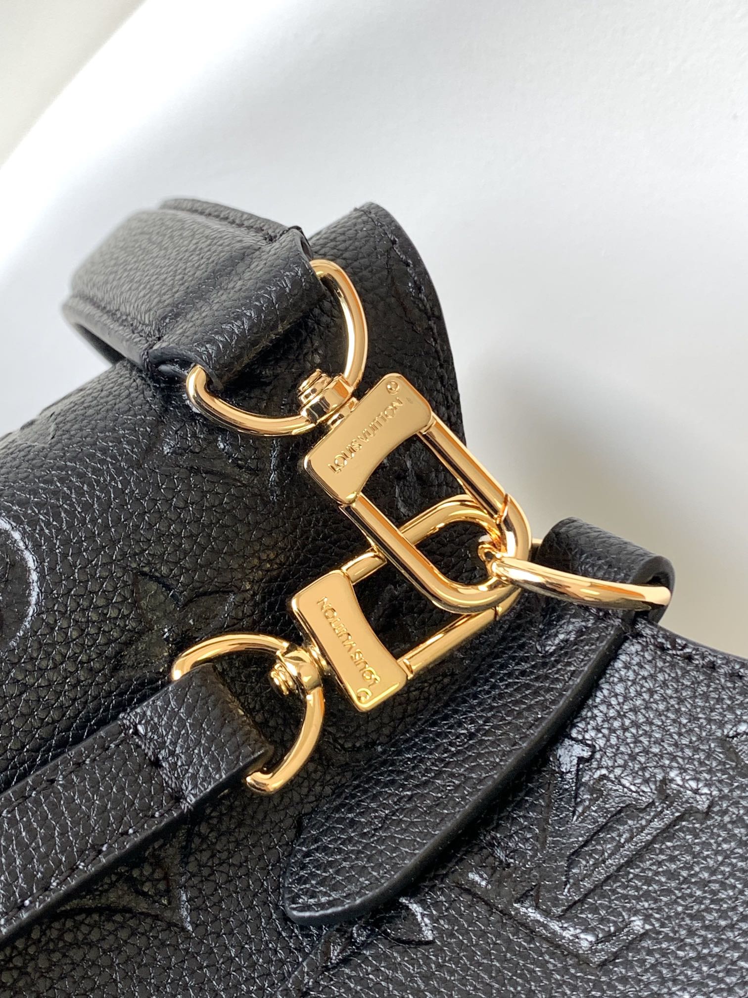 Louis Vuitton LV N??oNo?? Medium Bucket Bag - M45256 in Black