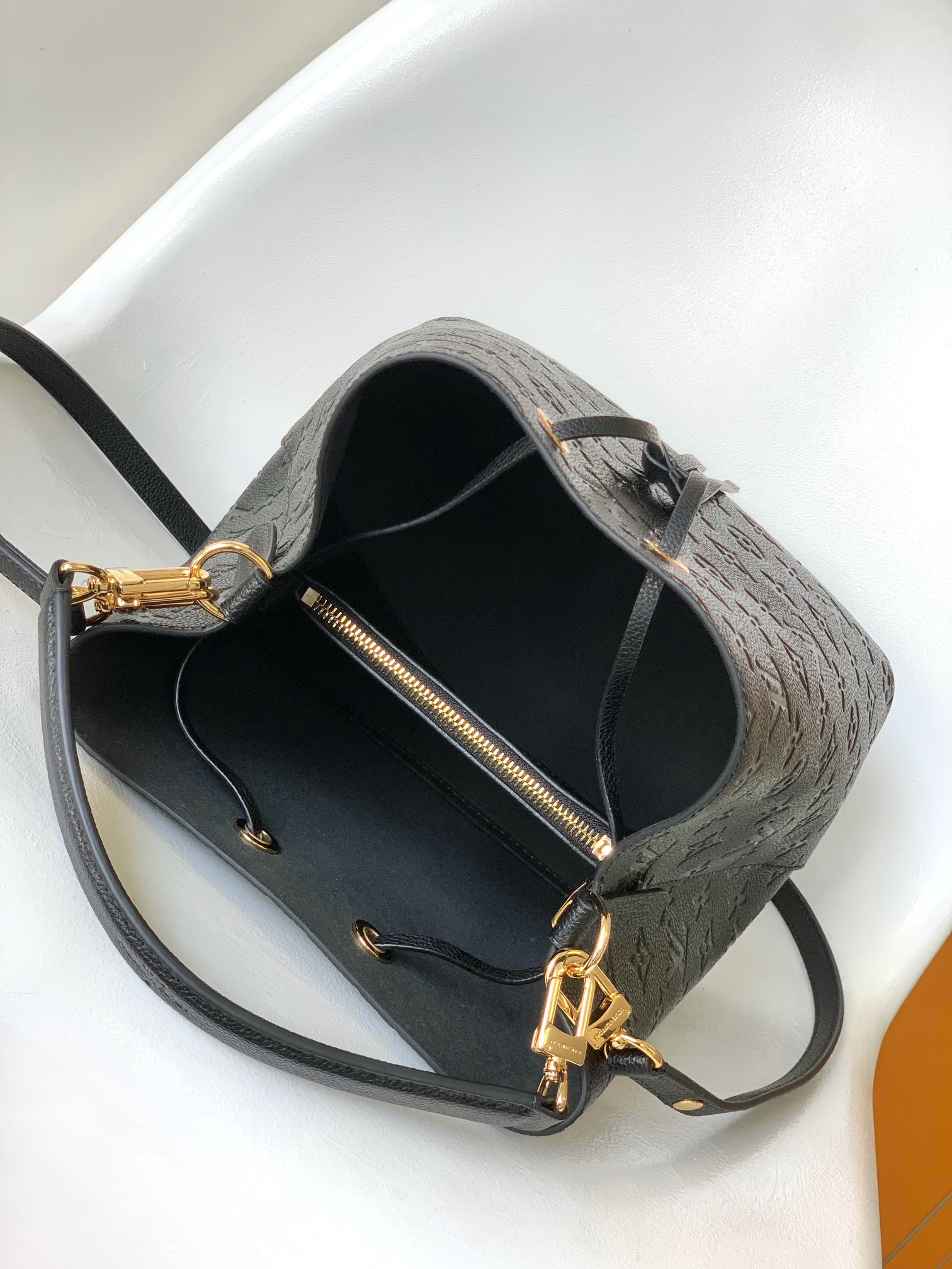 Louis Vuitton LV N??oNo?? Medium Bucket Bag - M45256 in Black