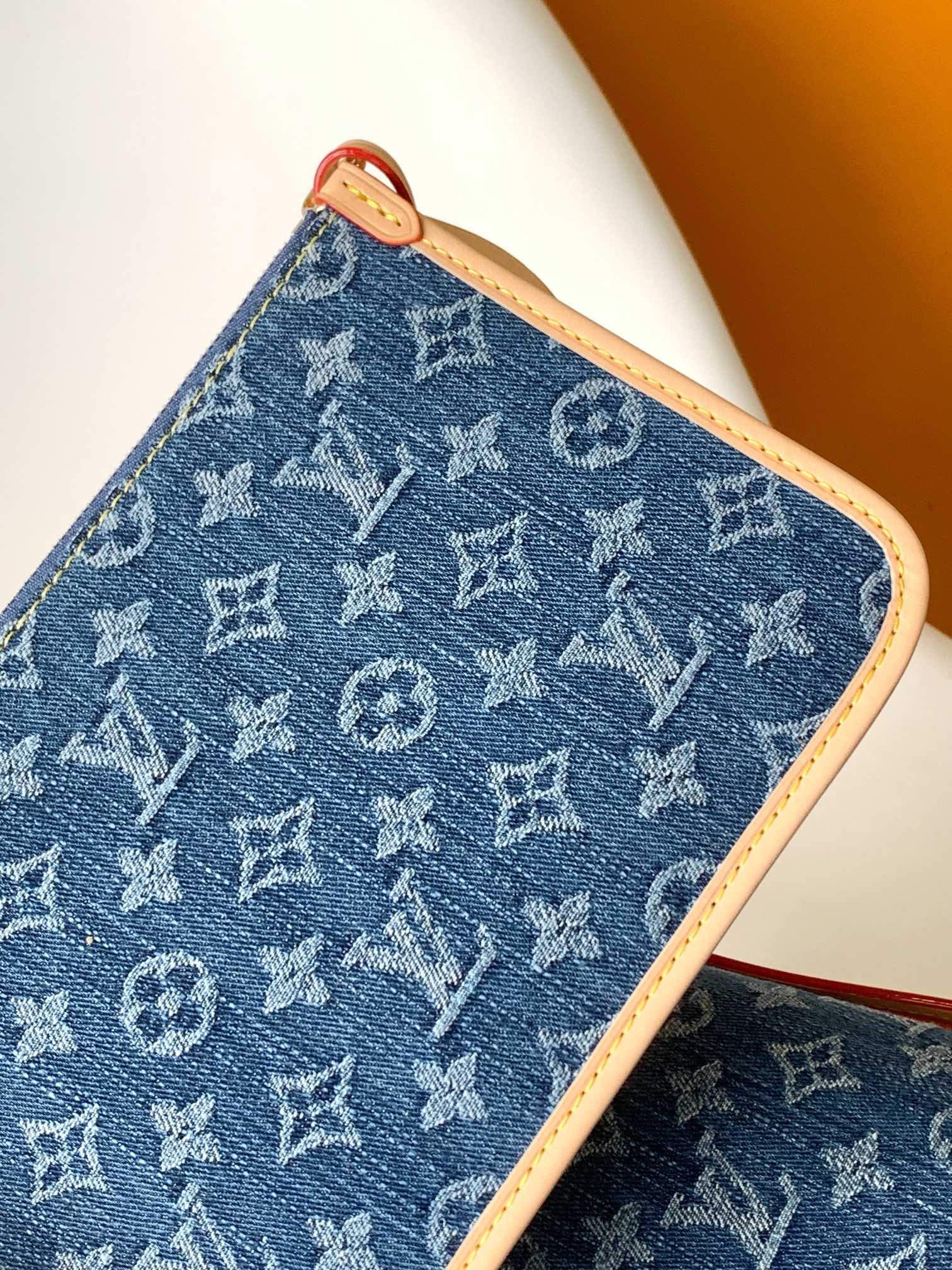  Louis Vuitton LV  CarryAll Medium Handbag - M46855 Blue Denim