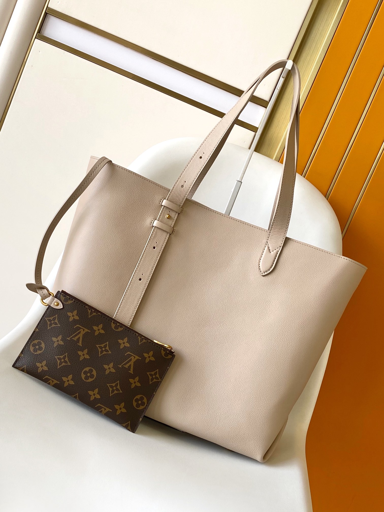  Louis Vuitton LV  Low Key Cabas Medium Bag - M25343 Cream