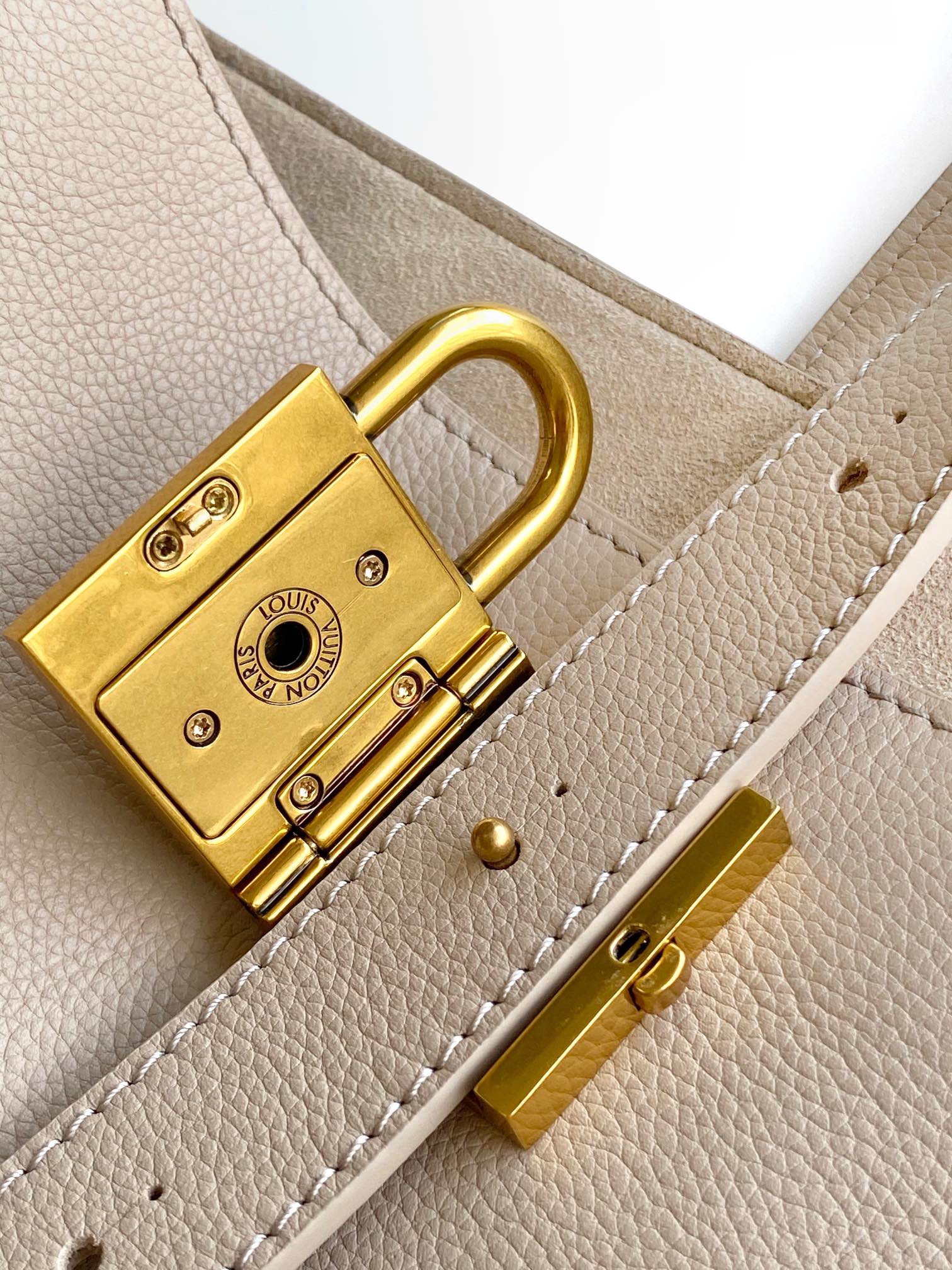  Louis Vuitton LV  Low Key Cabas Medium Bag - M25343 Cream