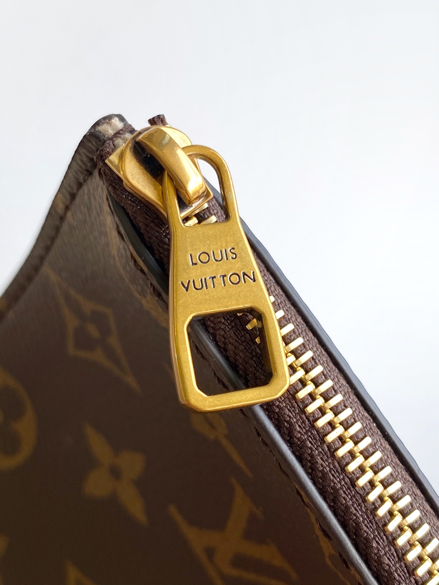  Louis Vuitton LV  Low Key Cabas Medium Bag - M25343 Cream