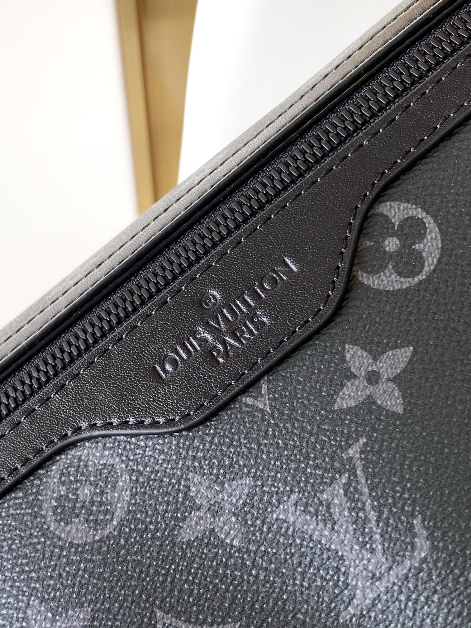 Louis Vuitton  LV Voyager PM Messenger Bag - M25121 Black Flower