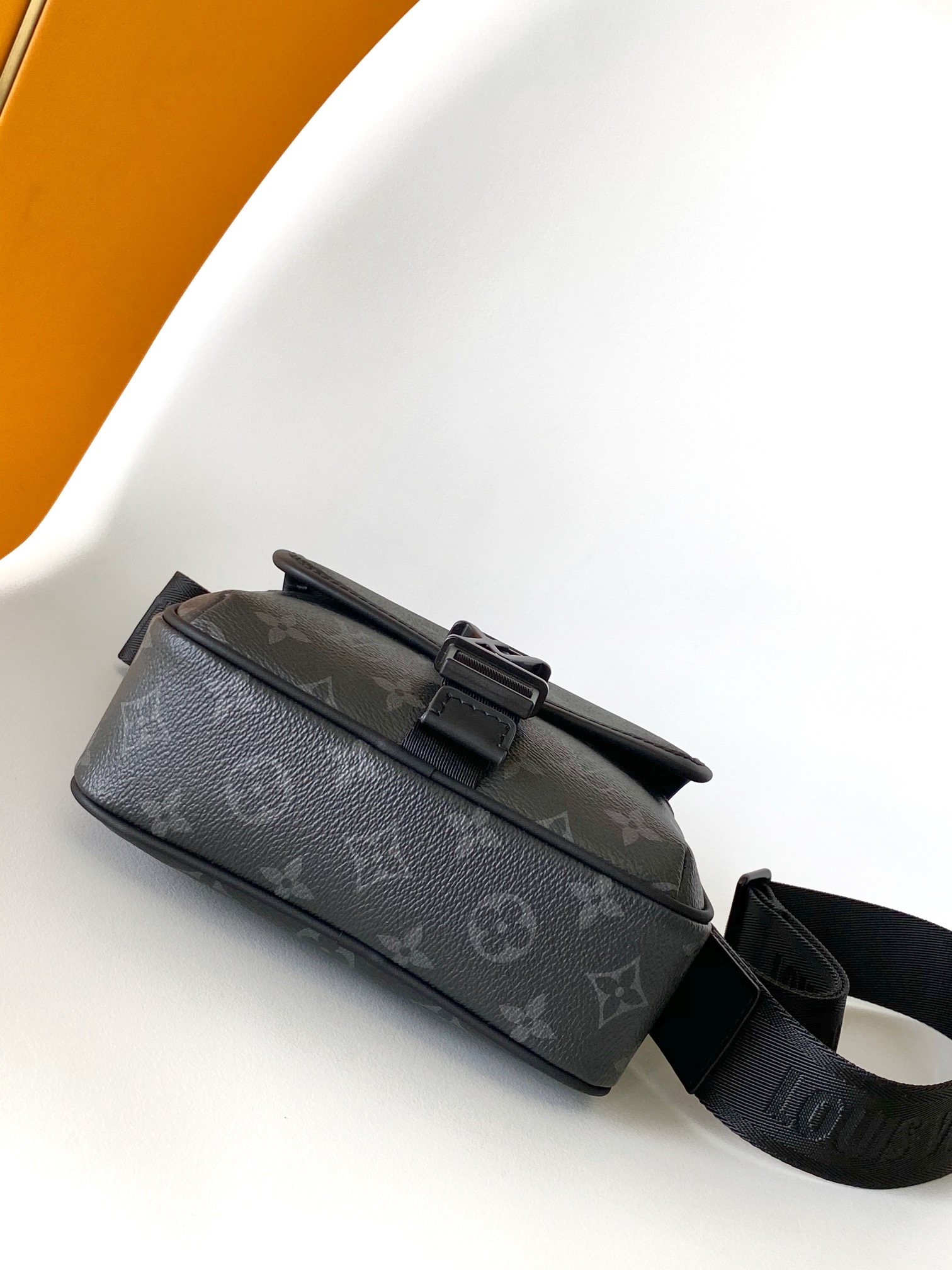 Louis Vuitton  LV Getaway Crossbody Bag - M12518 Black Flower