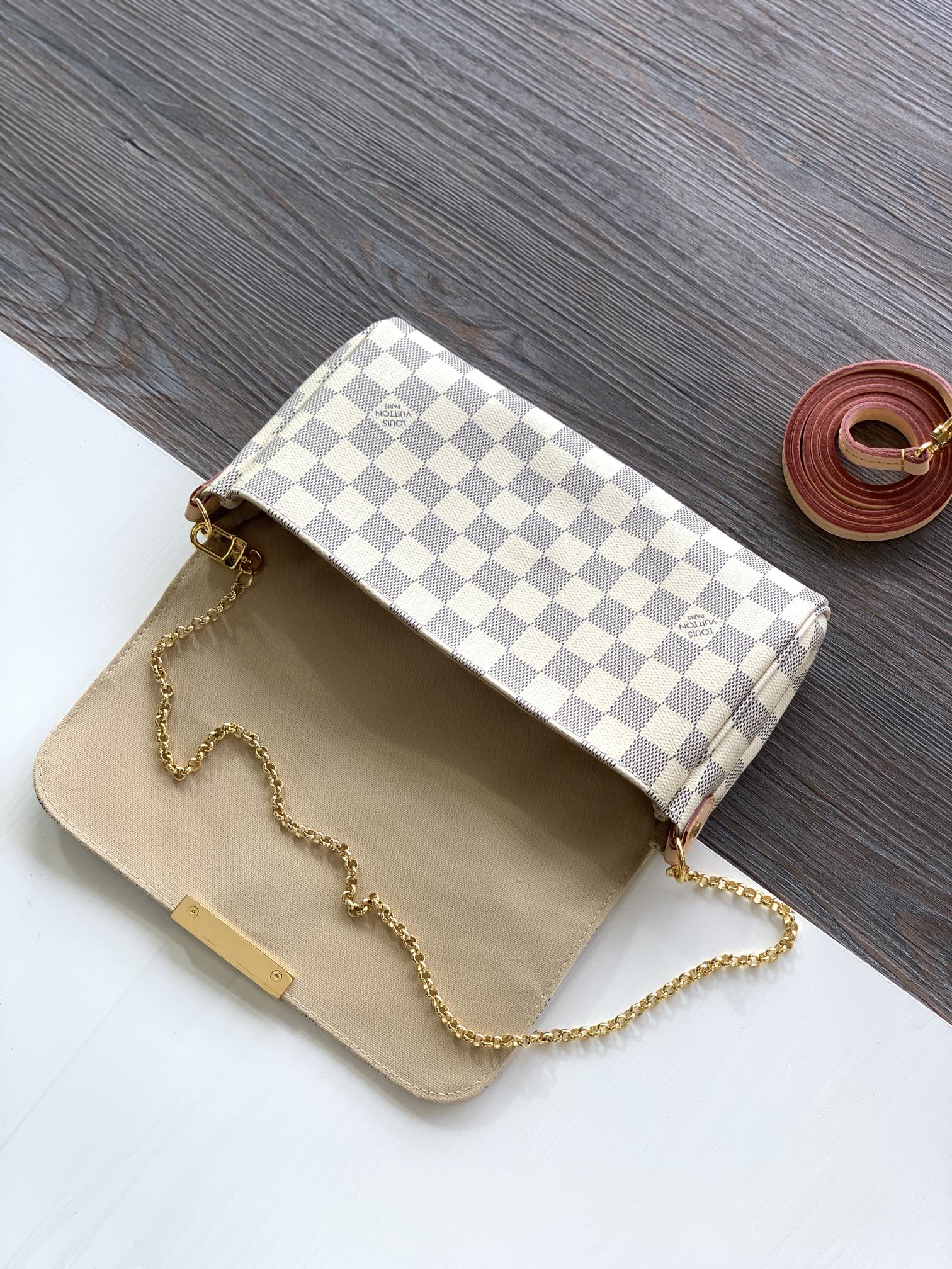 Louis Vuitton LV  Favorite MM Handbag - N41275 White Checkered