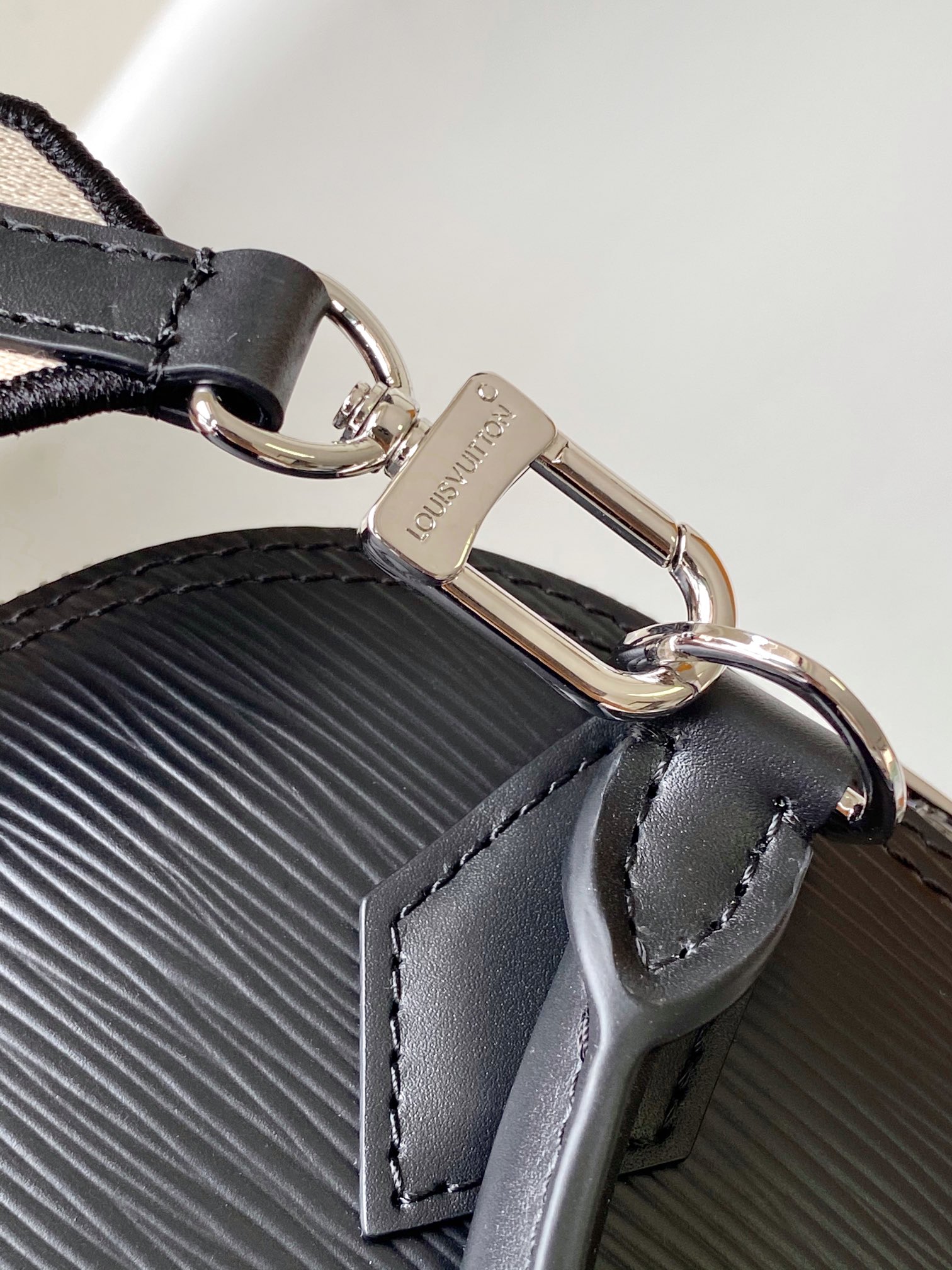 Louis Vuitton LV M59217 Alma BB Handbag in Black Epi Leather