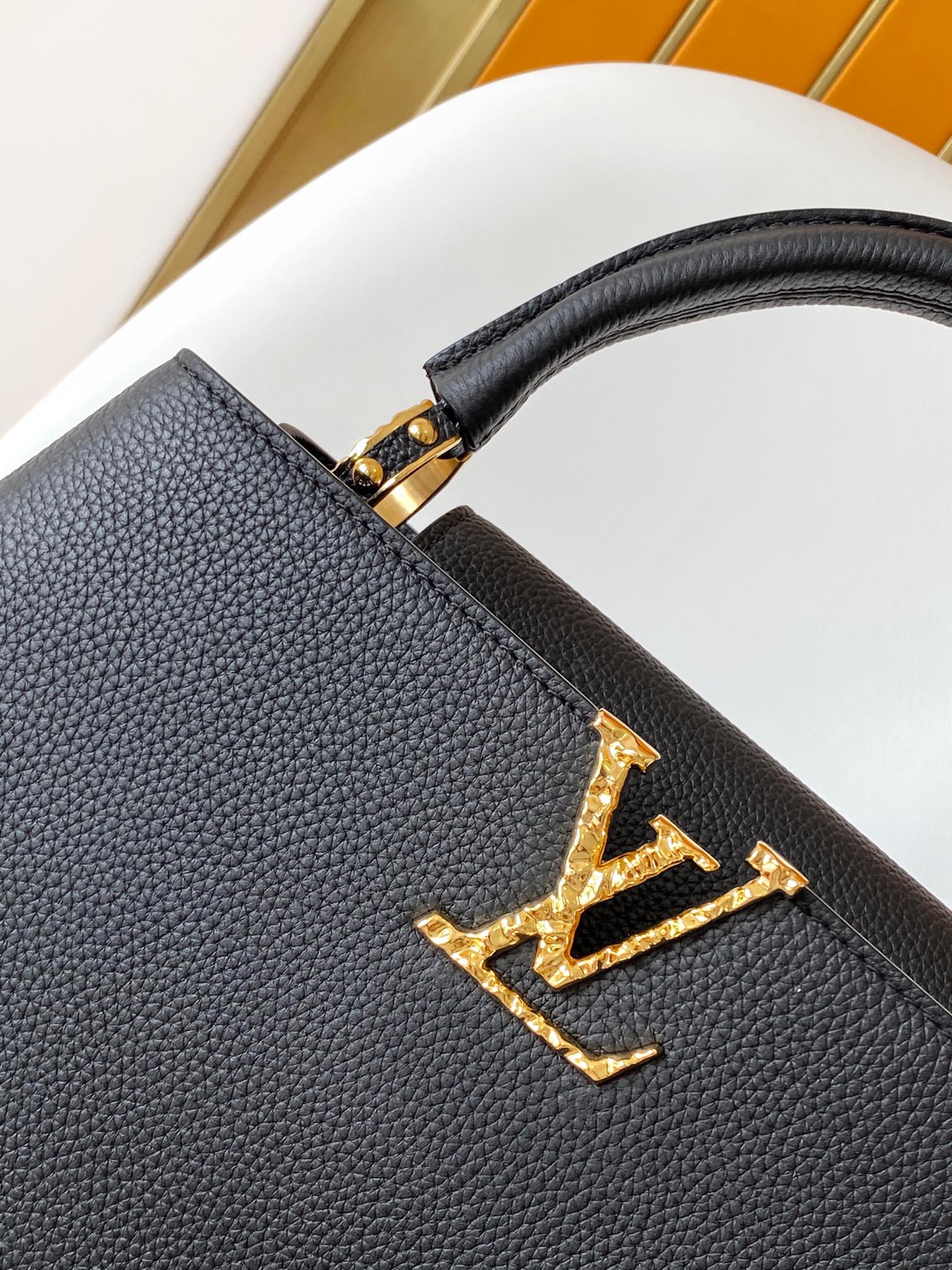  Louis Vuitton LV M24664 Capucines East West Mini Handbag in Black