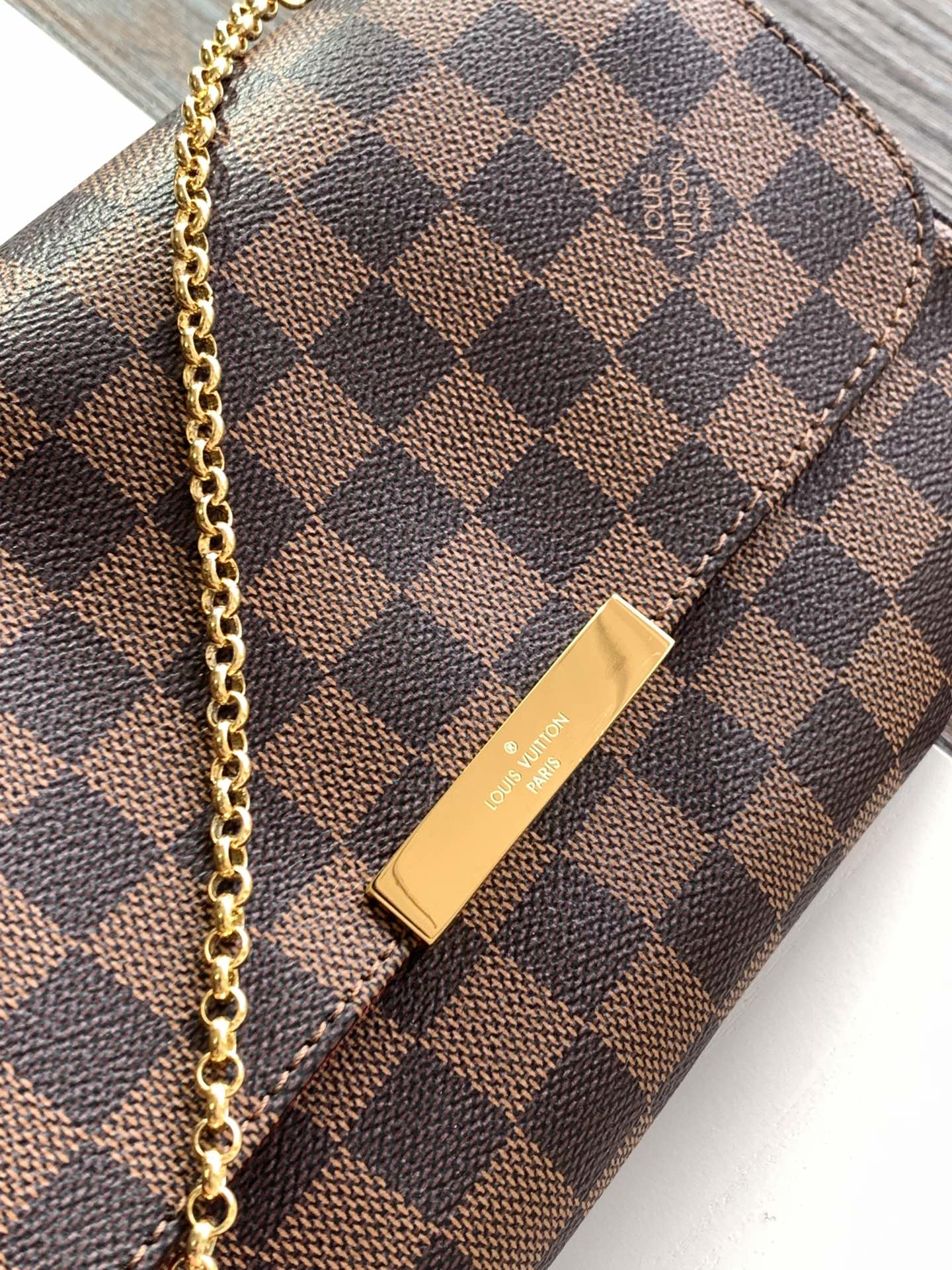  Louis Vuitton  LV Favorite MM Handbag - N41129 Non-Monogram