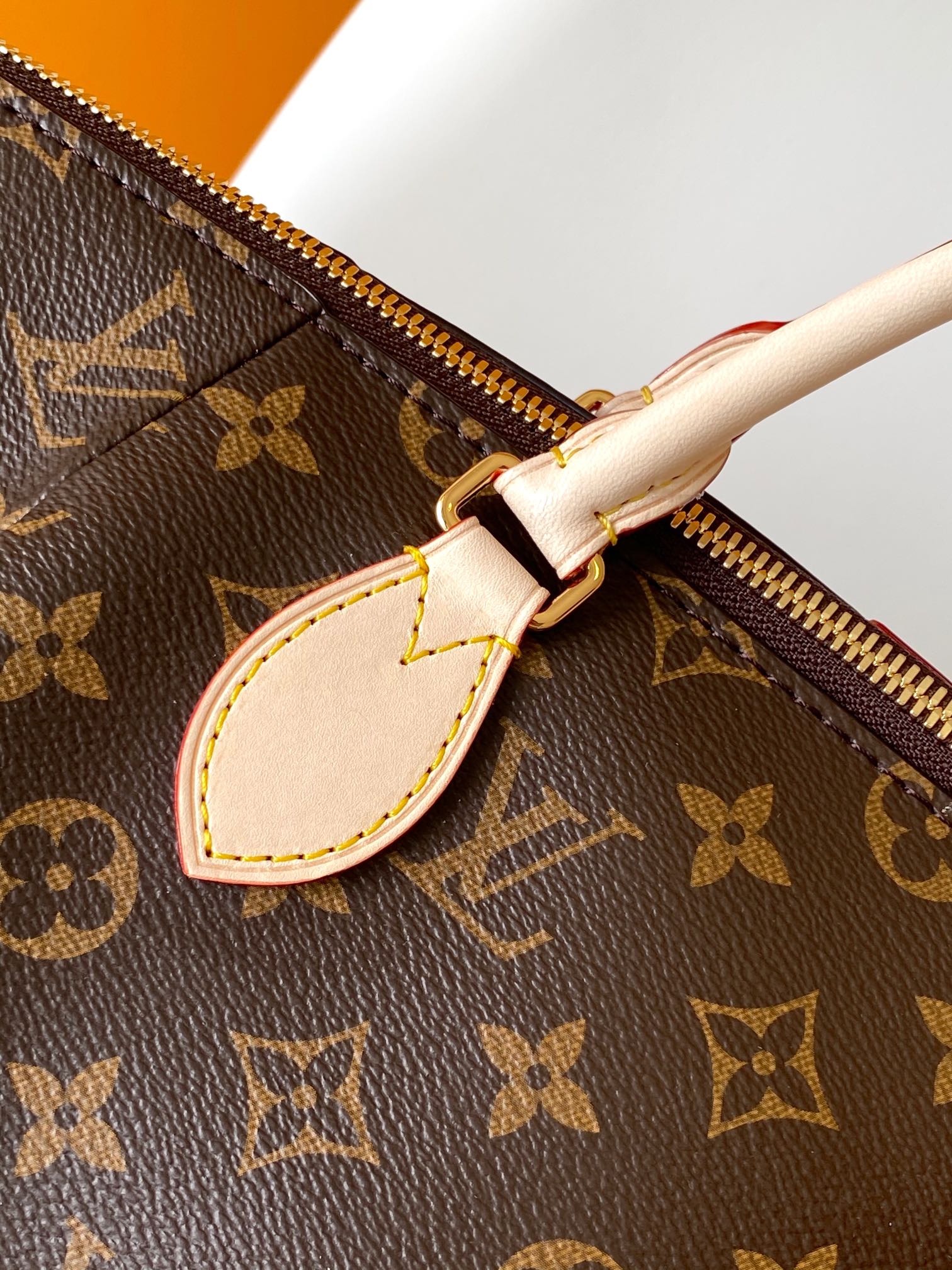 Louis Vuitton LV M48814 Tote Bag