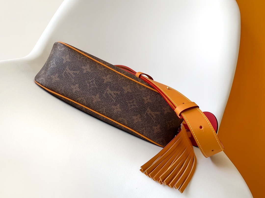 Louis Vuitton LV M11623 Pochette Accessoires XL Handbag in Monogram Dust