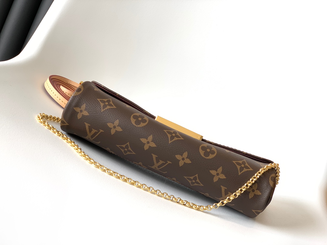 Louis Vuitton  LV Favorite MM Handbag - M40718 Monogram