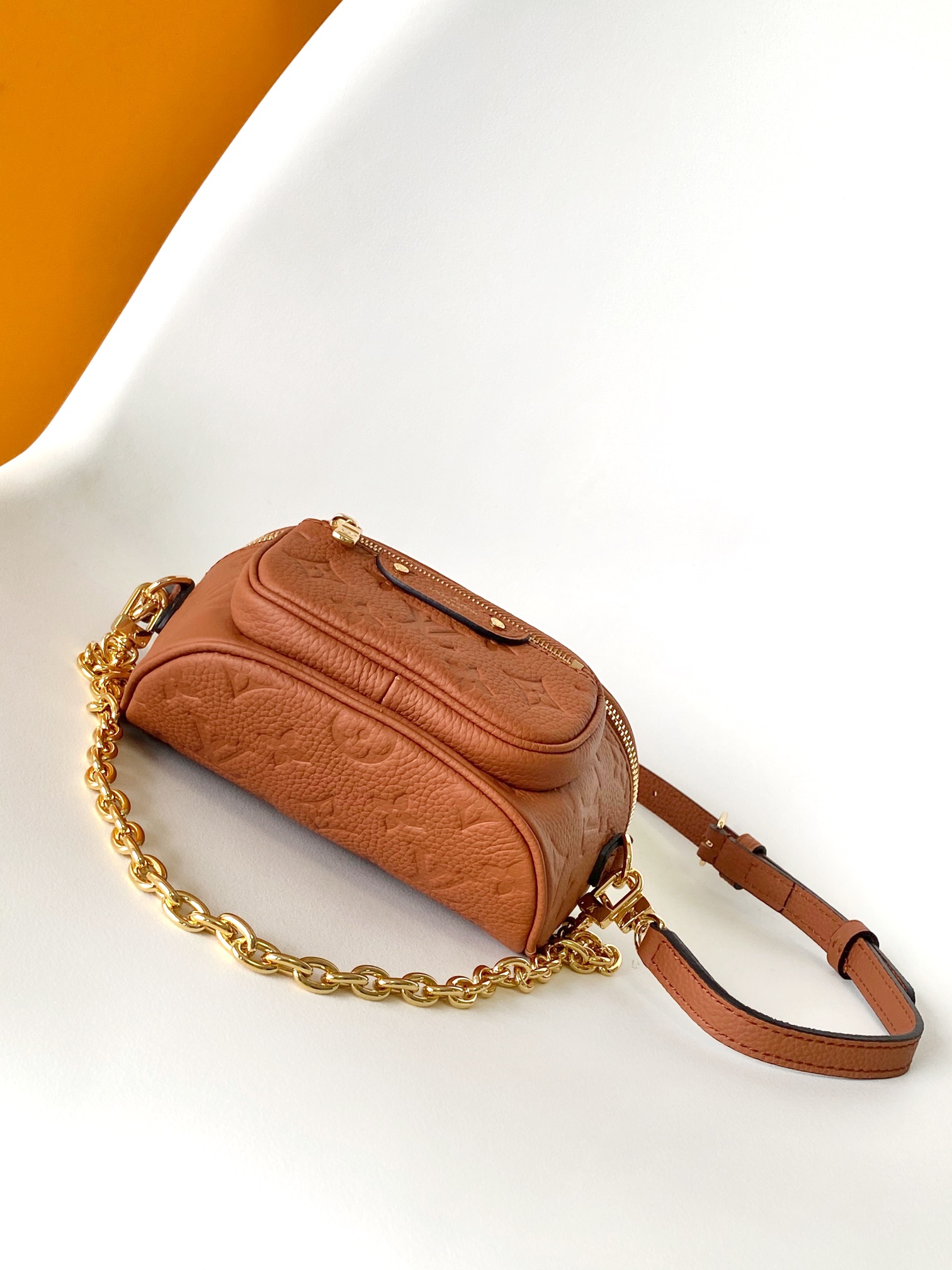  Louis Vuitton LV M12753 Caramel Mini Bumbag