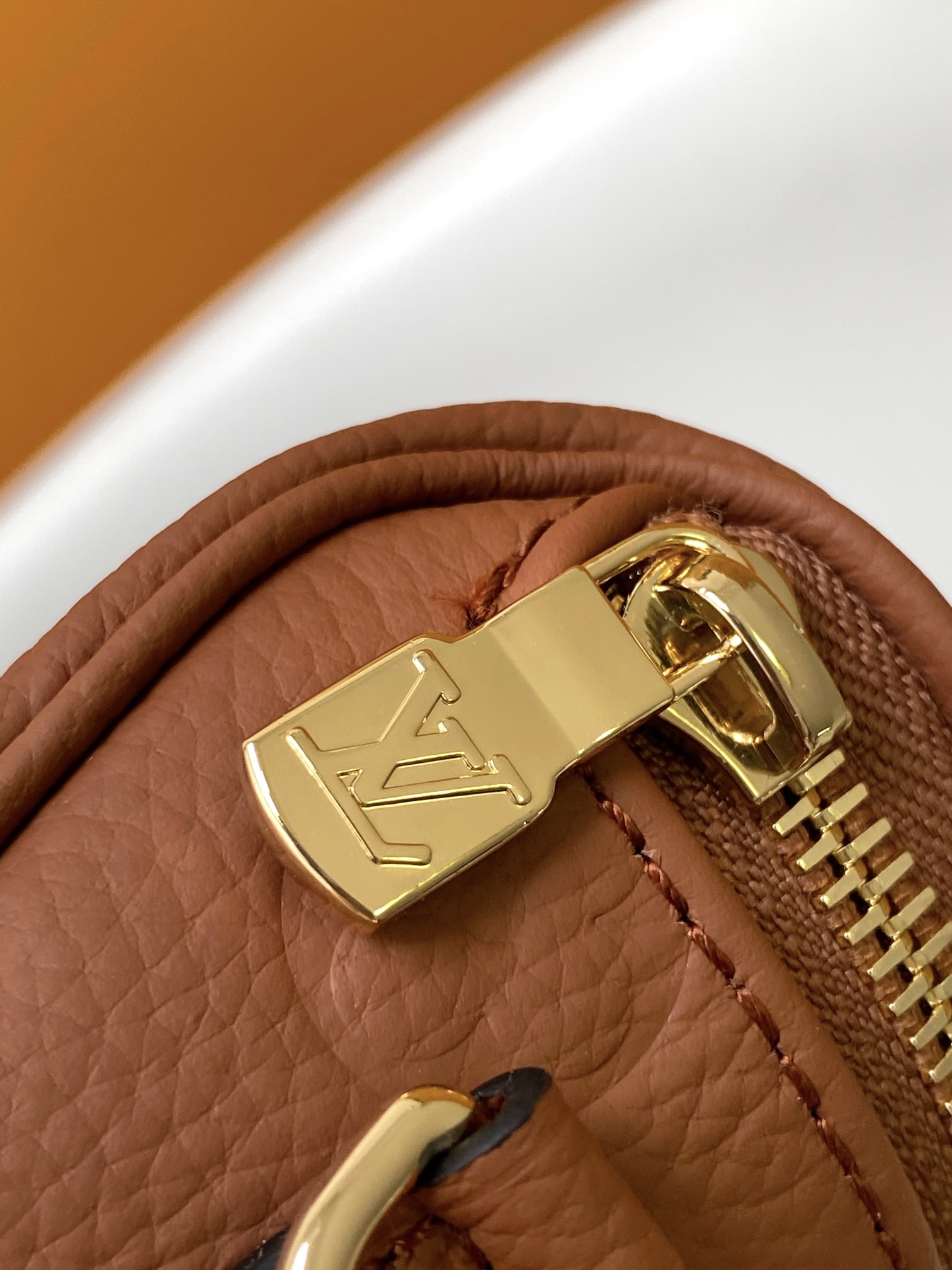  Louis Vuitton LV M12753 Caramel Mini Bumbag