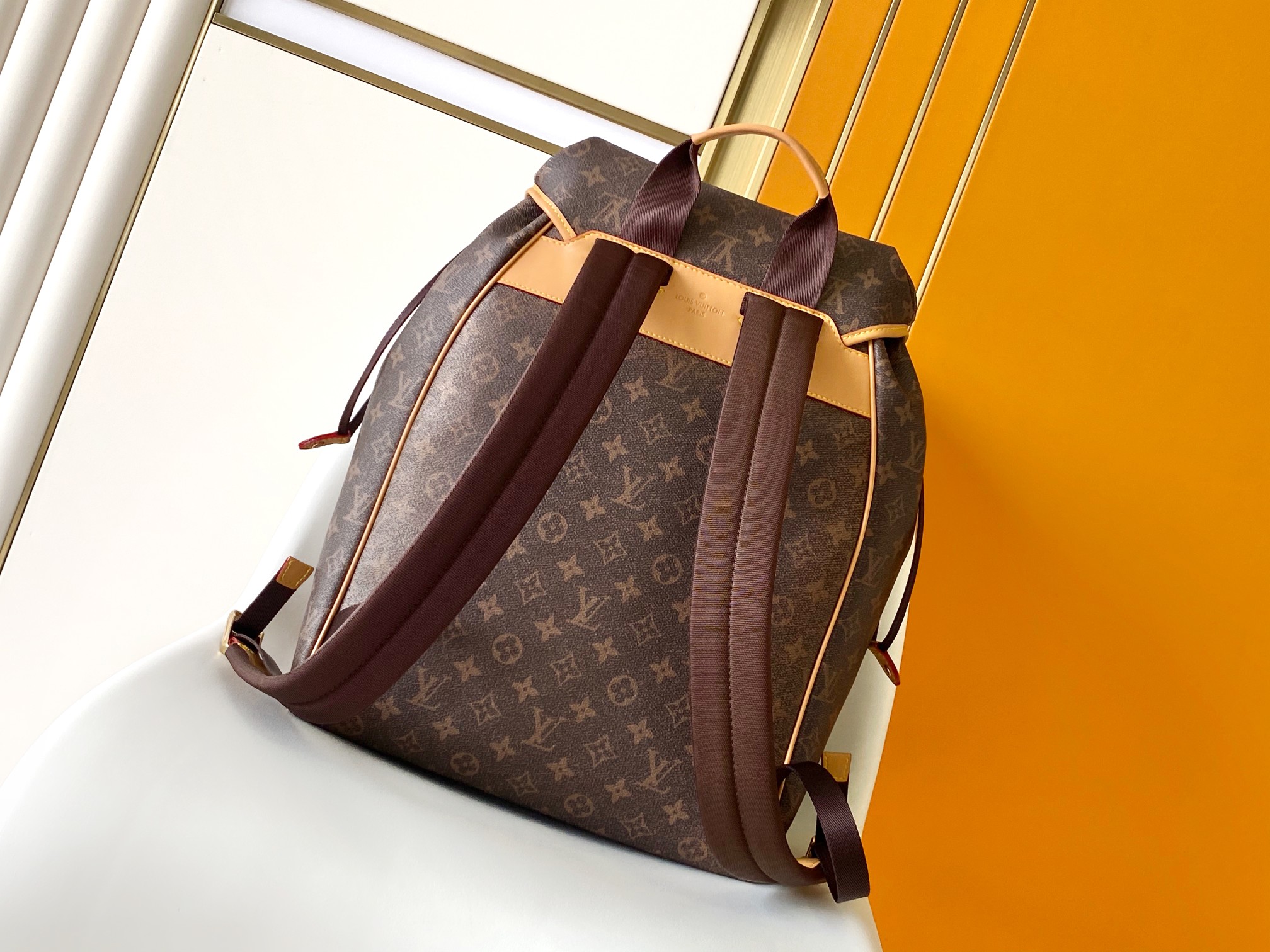  Louis Vuitton LV M11540 Montsouris Backpack