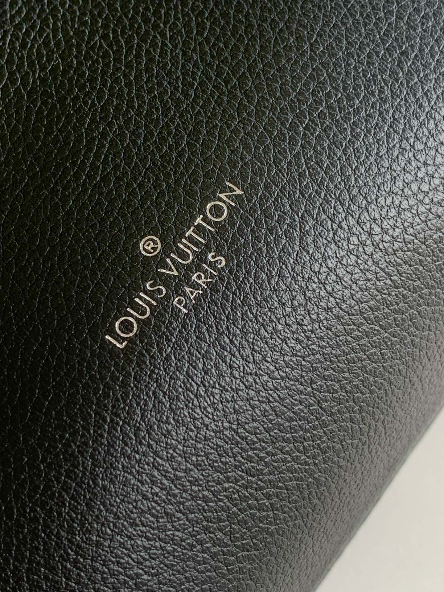  Louis Vuitton LV Side Trunk Bag M25160 in Black