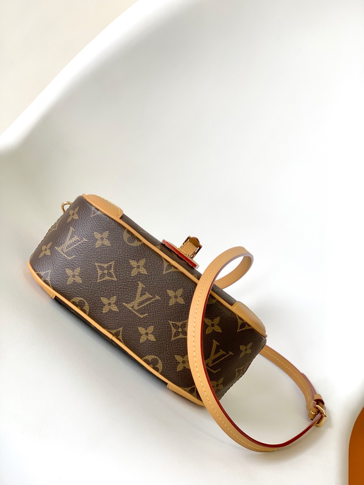 Louis Vuitton LV Camera Bag M45528 by Nicolas Ghesqui??re