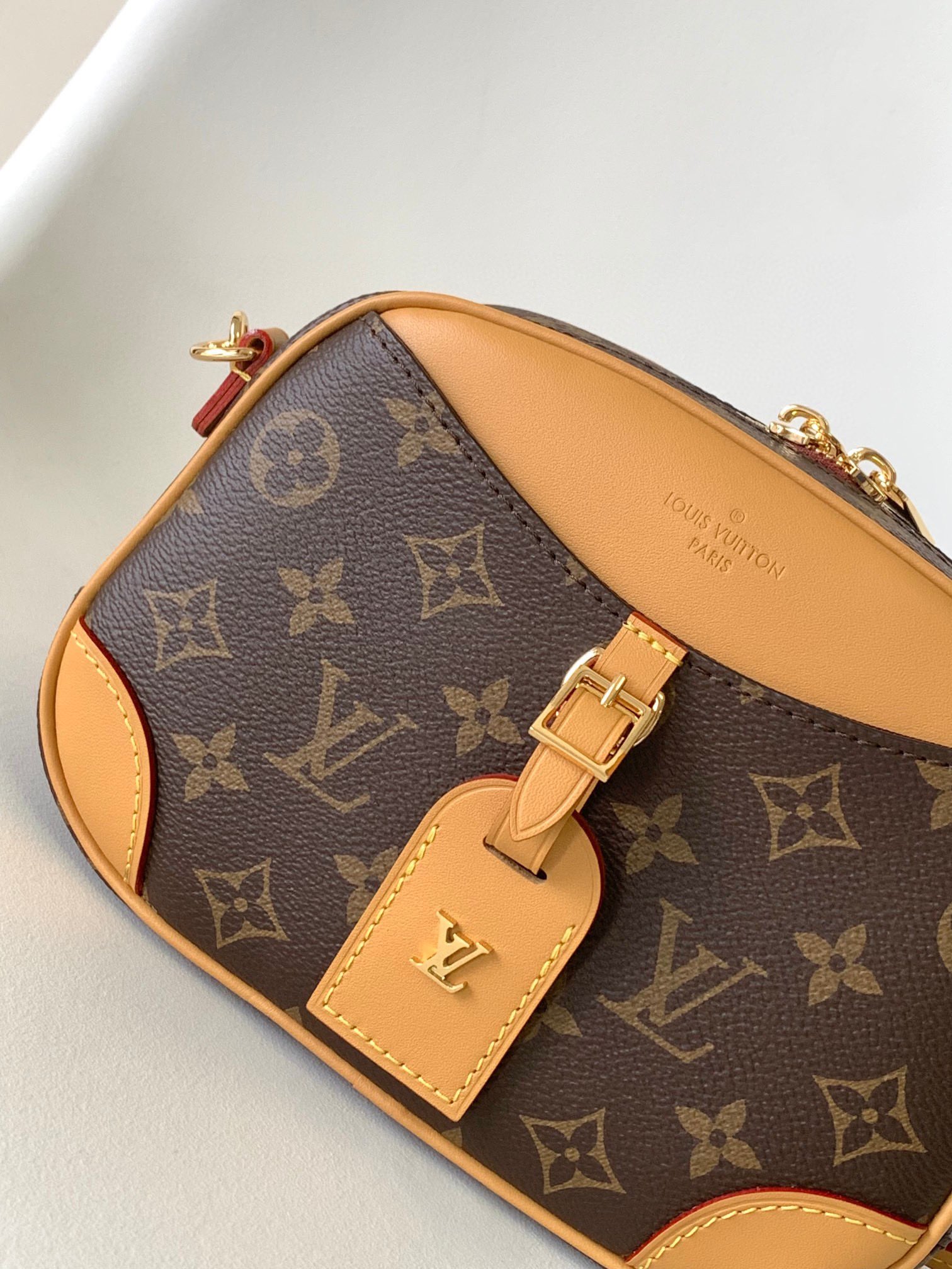 Louis Vuitton LV Camera Bag M45528 by Nicolas Ghesqui??re