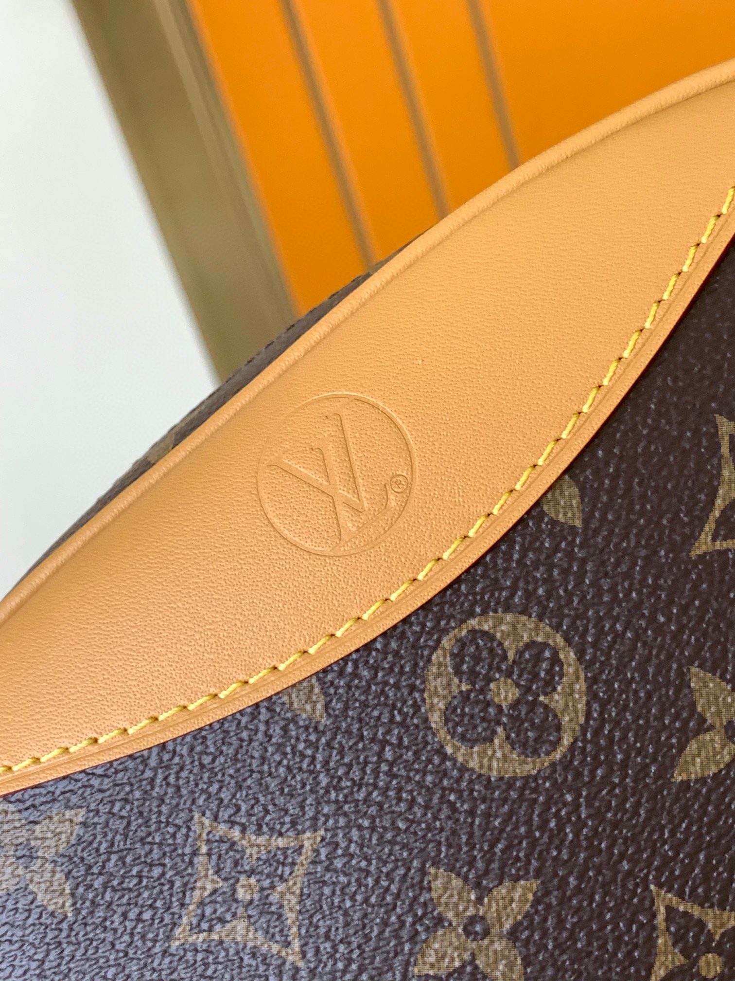 Louis Vuitton LV Camera Bag M45528 by Nicolas Ghesqui??re