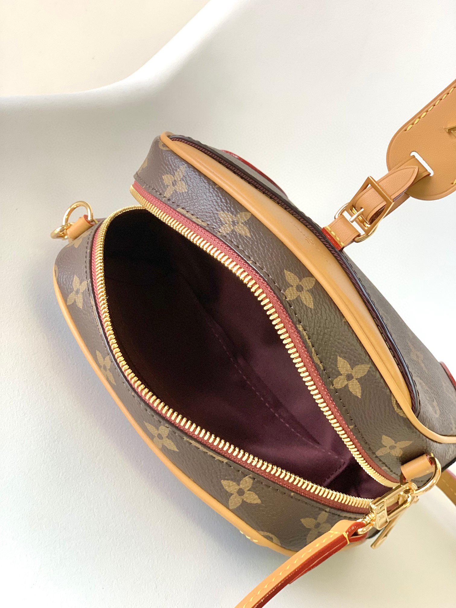 Louis Vuitton LV Camera Bag M45528 by Nicolas Ghesqui??re