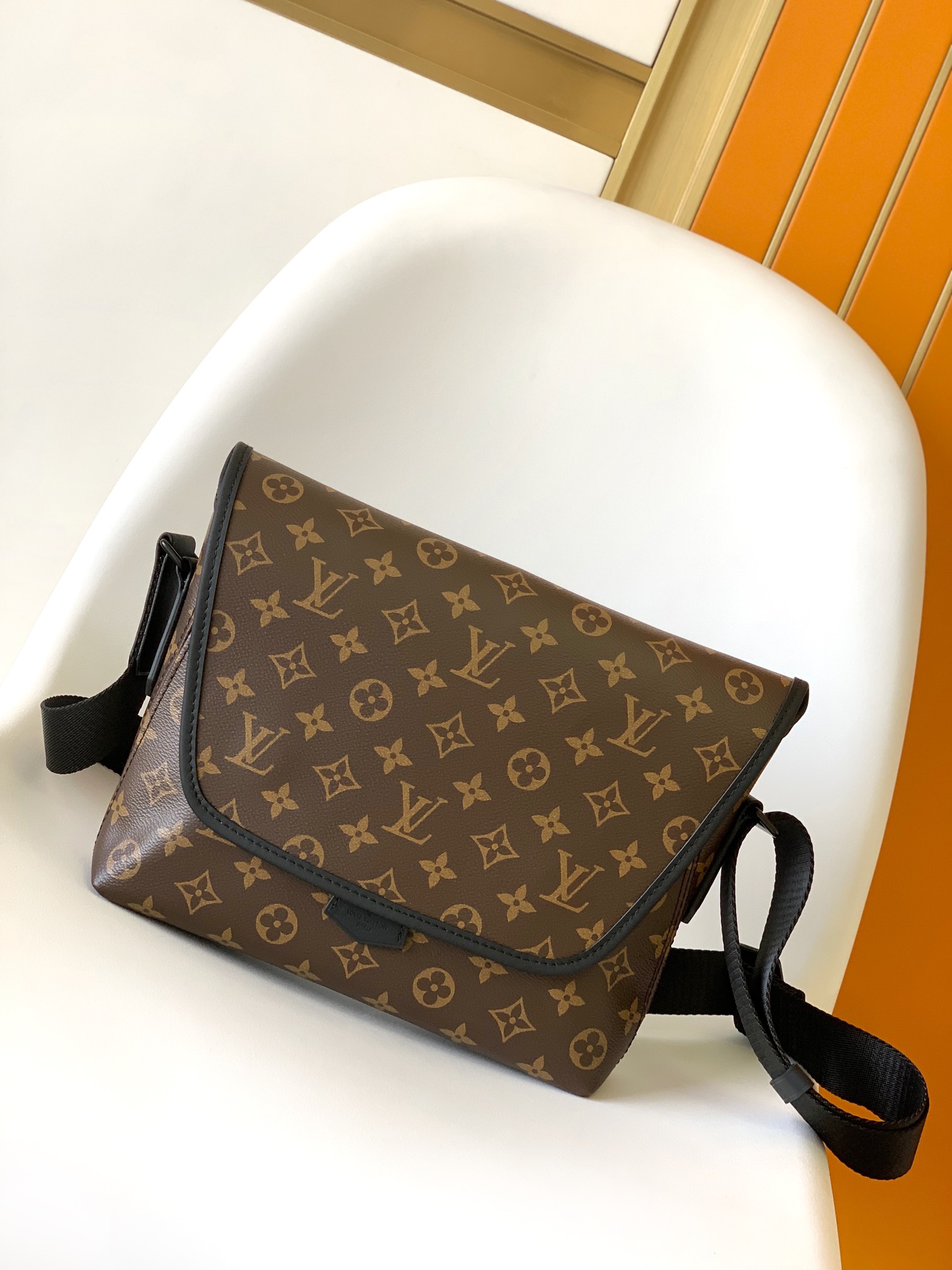 Louis Vuitton LV Magnetic Messenger Bag M45557