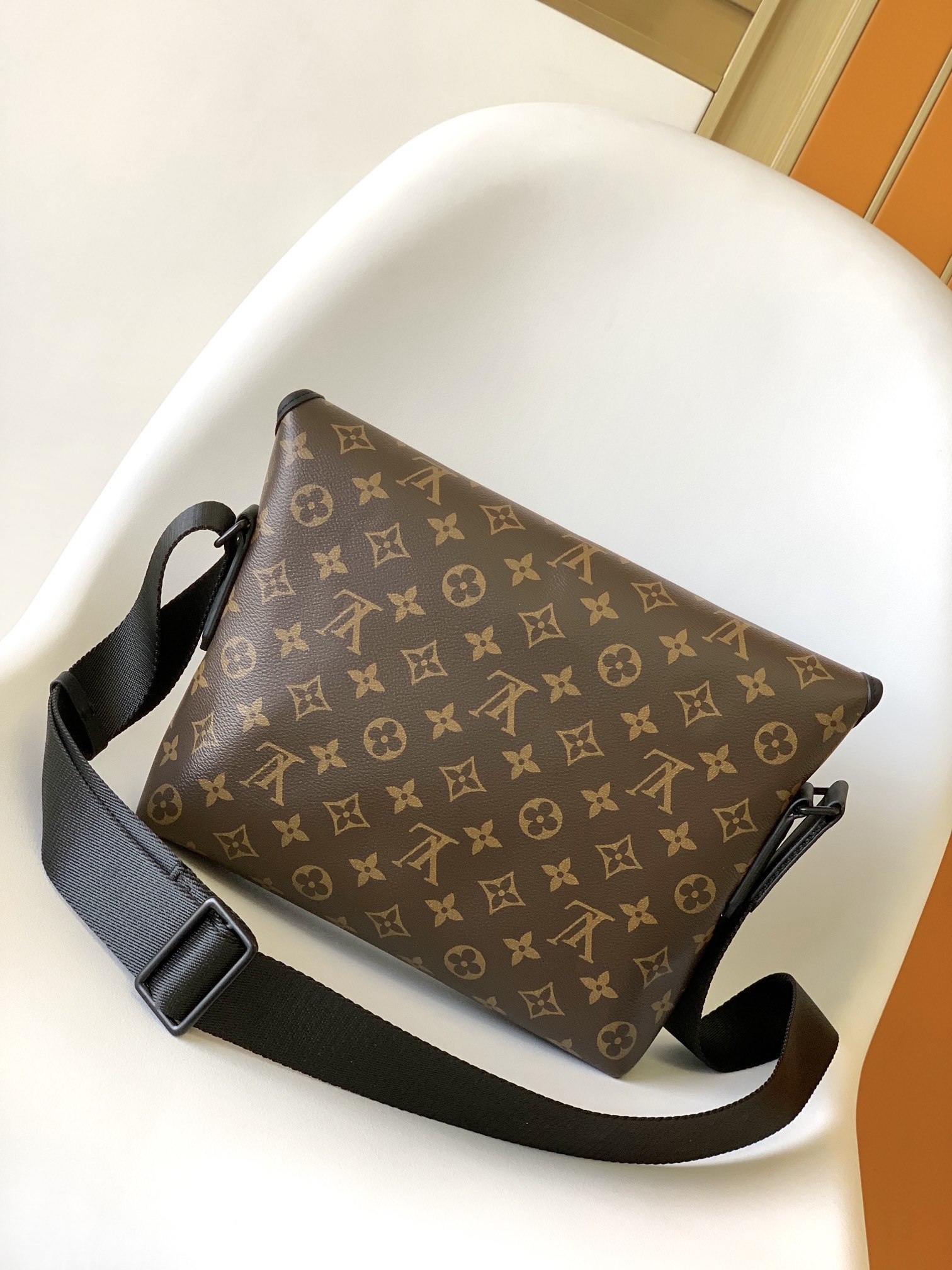 Louis Vuitton LV Magnetic Messenger Bag M45557