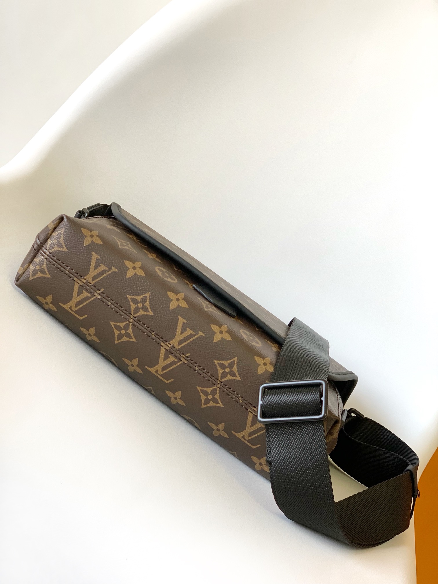 Louis Vuitton LV Magnetic Messenger Bag M45557