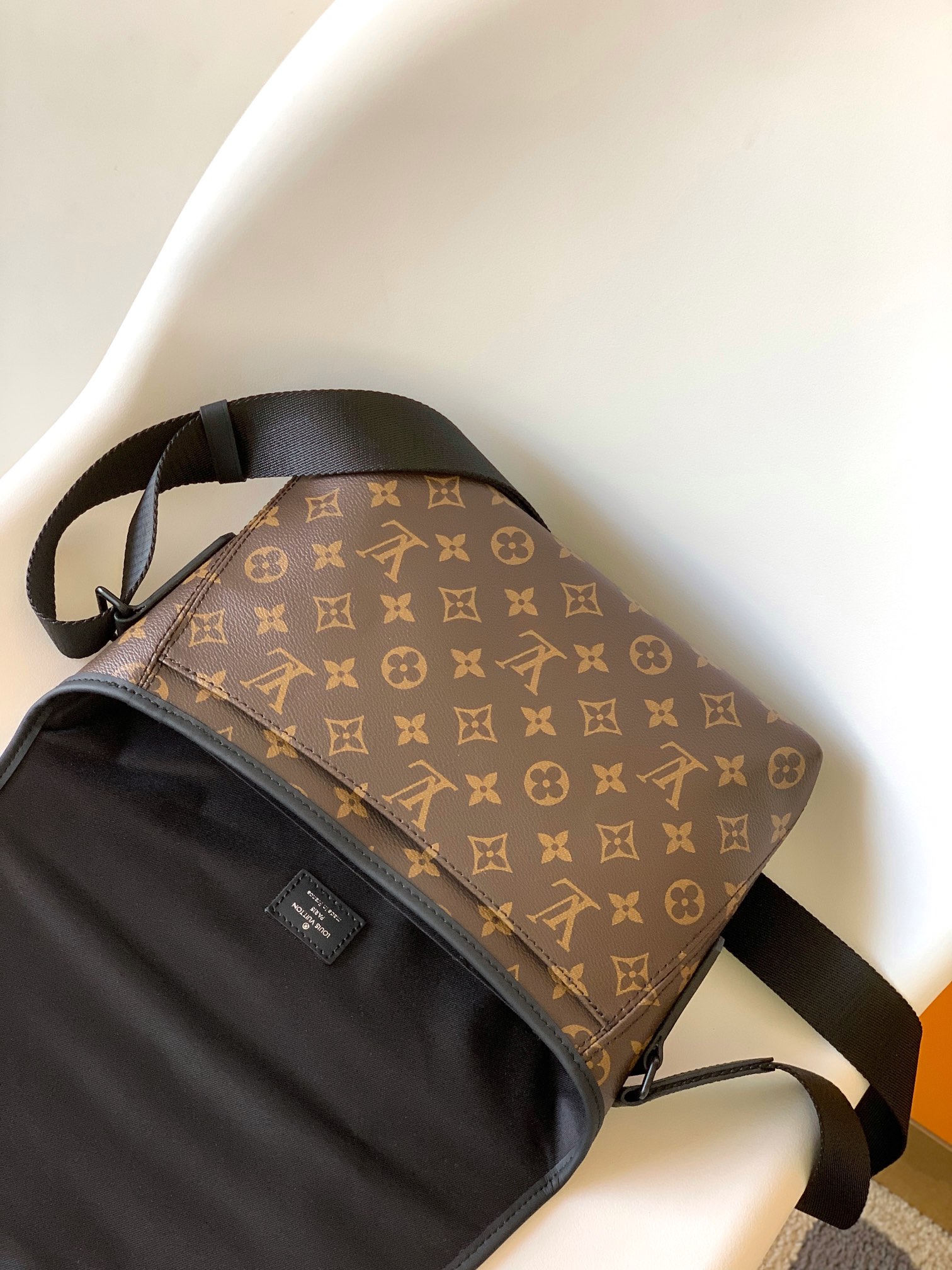 Louis Vuitton LV Magnetic Messenger Bag M45557