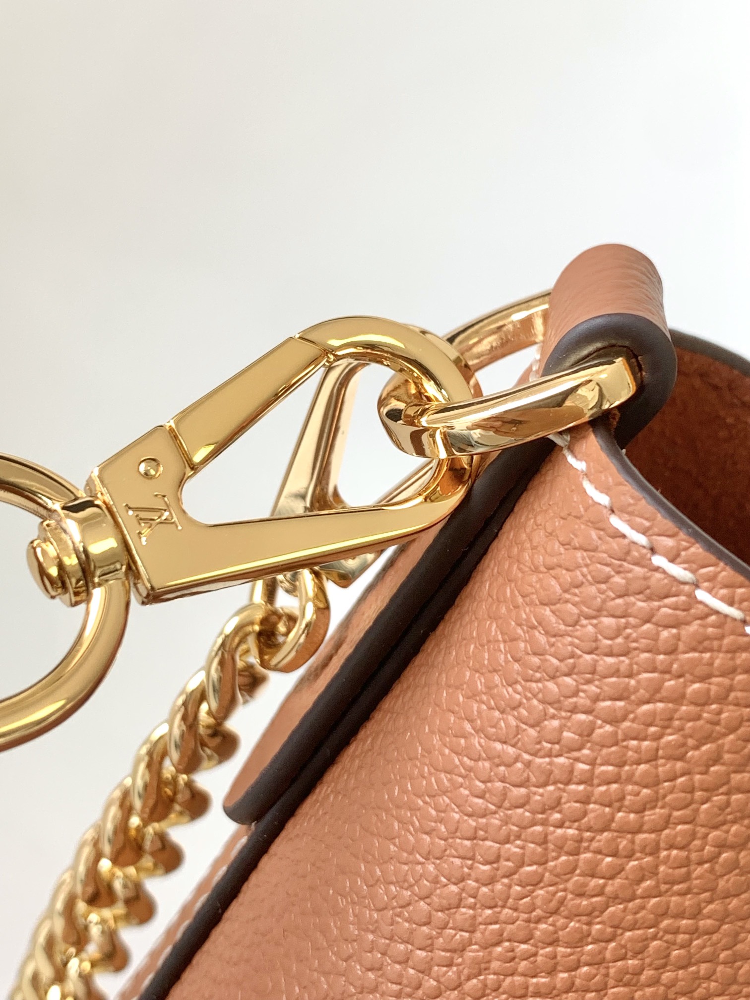  Louis Vuitton LV M24165 Lock and Walk Bucket Bag in Caramel