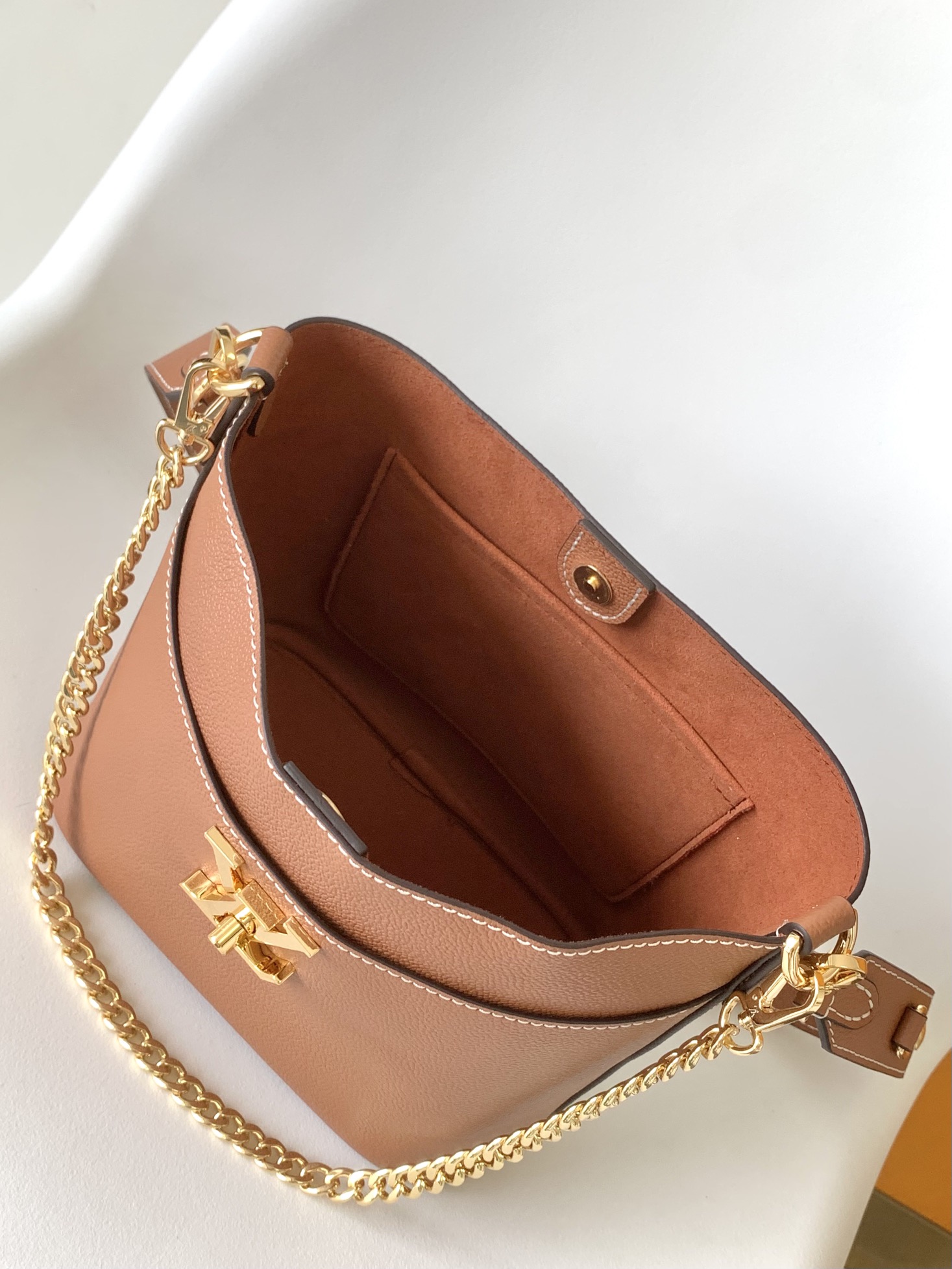  Louis Vuitton LV M24165 Lock and Walk Bucket Bag in Caramel