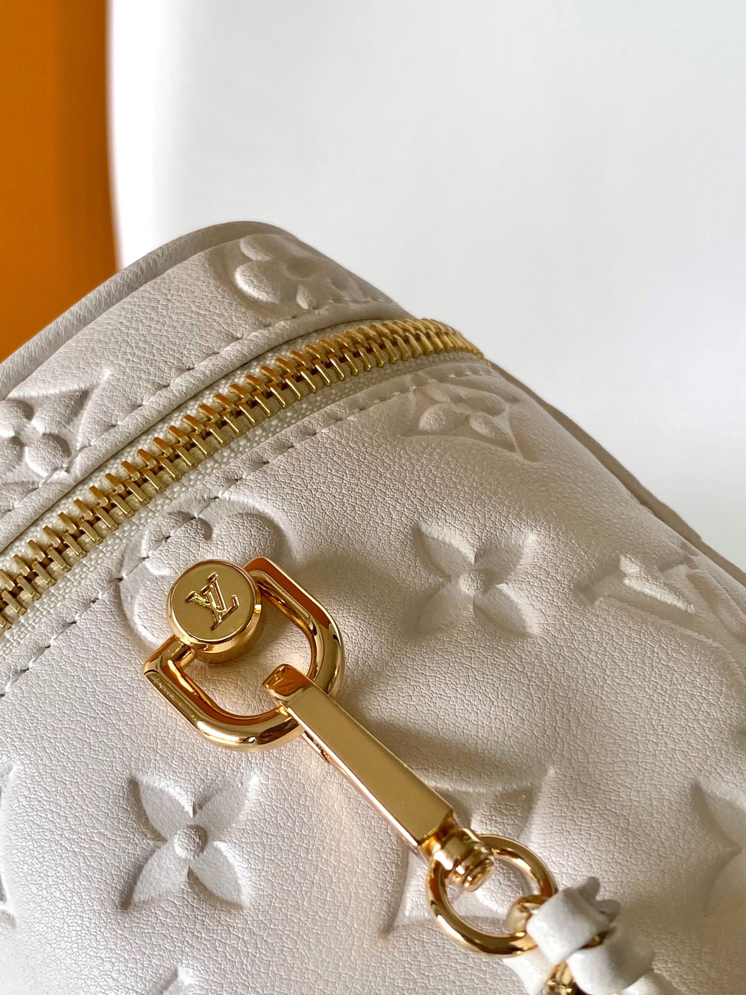 Louis Vuitton LV M25219 Vanity Small Handbag in White