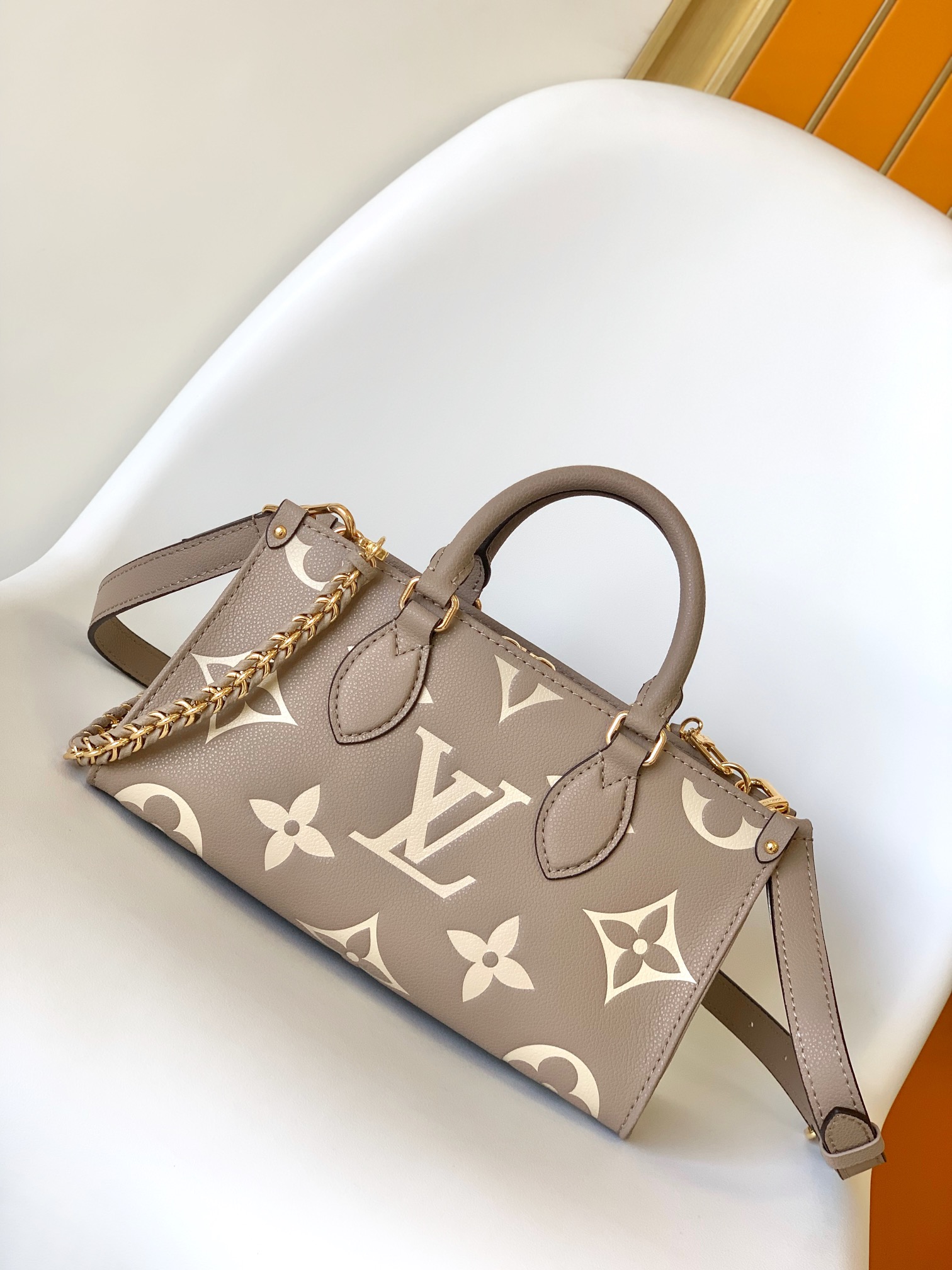 Louis Vuitton LV M23641 OnTheGo Small Handbag in Gray