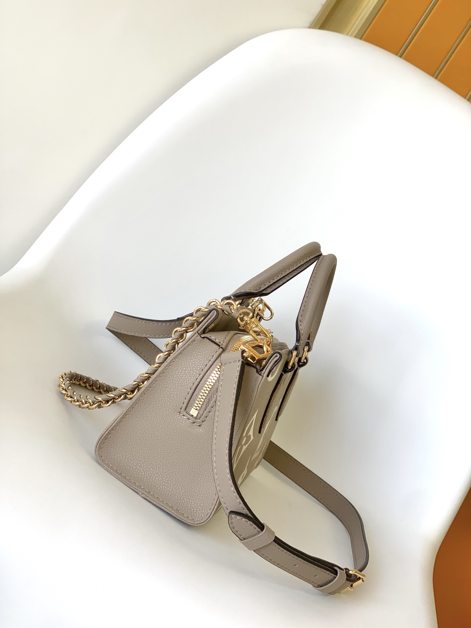 Louis Vuitton LV M23641 OnTheGo Small Handbag in Gray