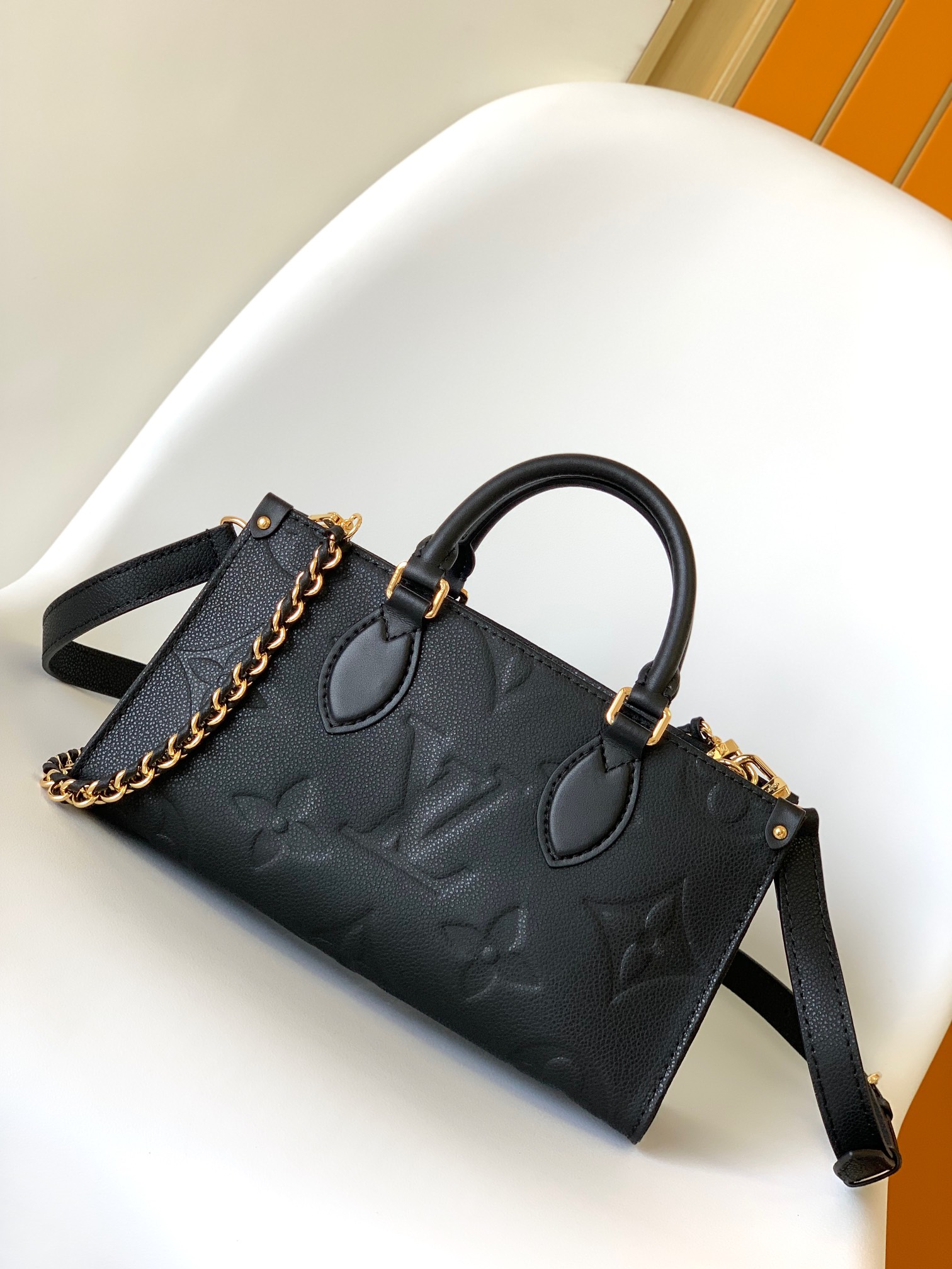 Louis Vuitton LV M23640 OnTheGo Small Handbag in Black