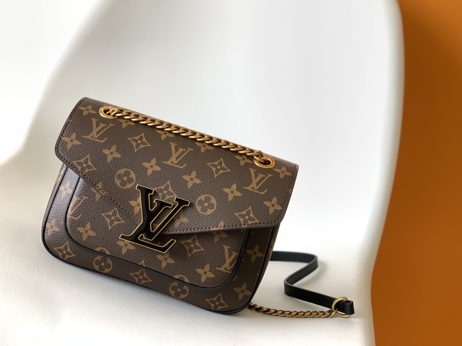 Louis Vuitton LV M45592 NeoMonceau Handbag with Dynamic Chip