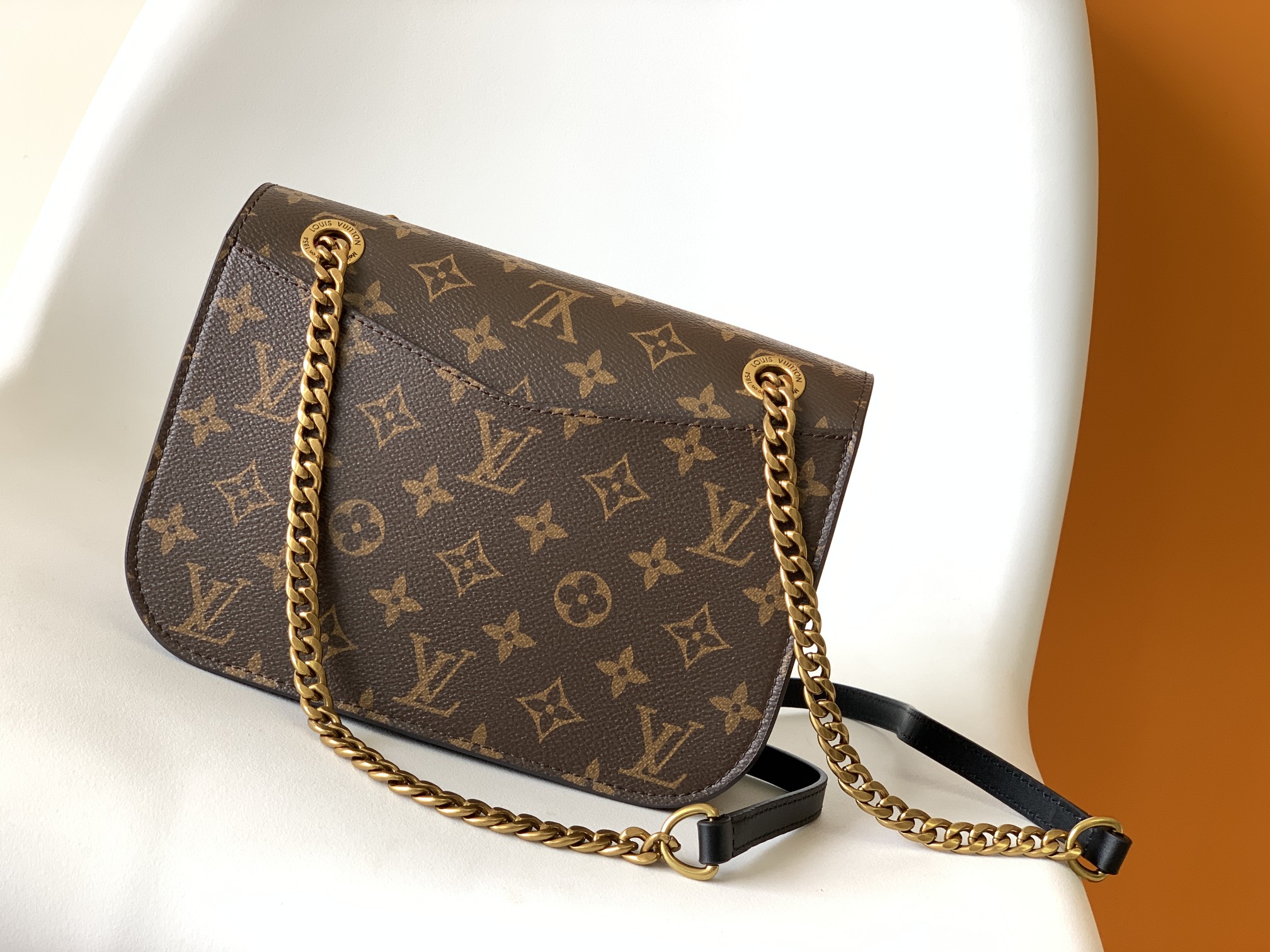 Louis Vuitton LV M45592 NeoMonceau Handbag with Dynamic Chip