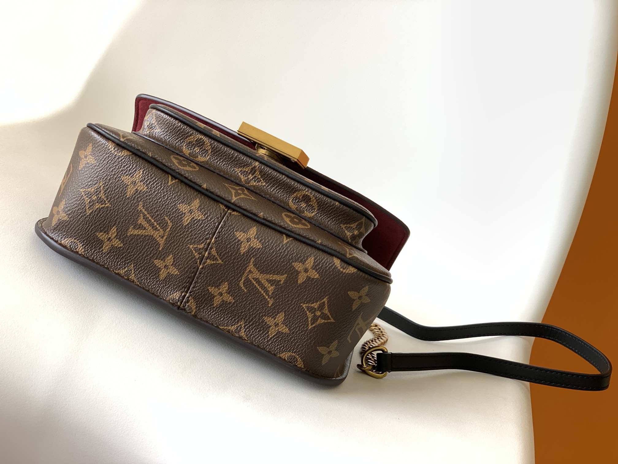 Louis Vuitton LV M45592 NeoMonceau Handbag with Dynamic Chip