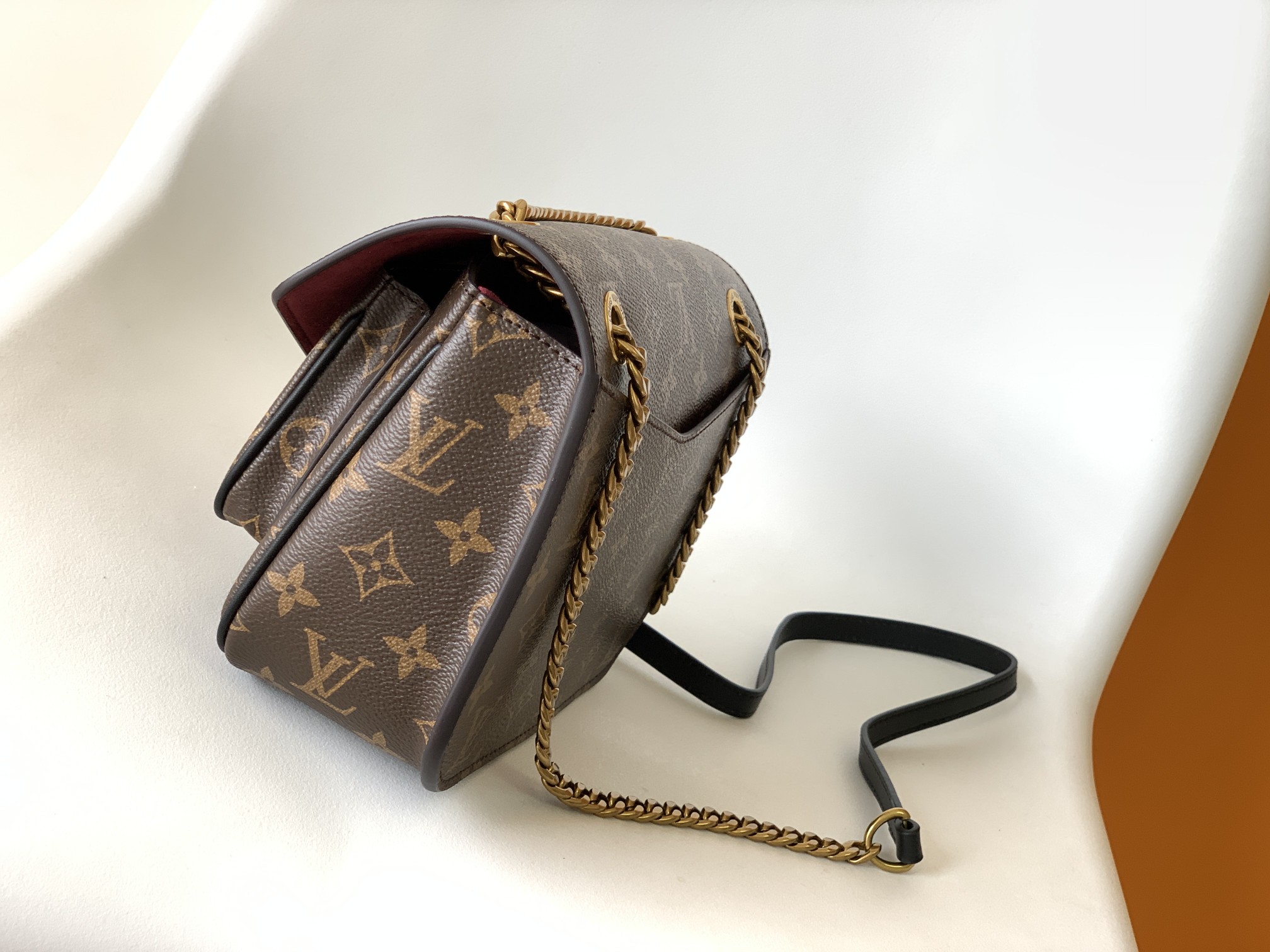 Louis Vuitton LV M45592 NeoMonceau Handbag with Dynamic Chip