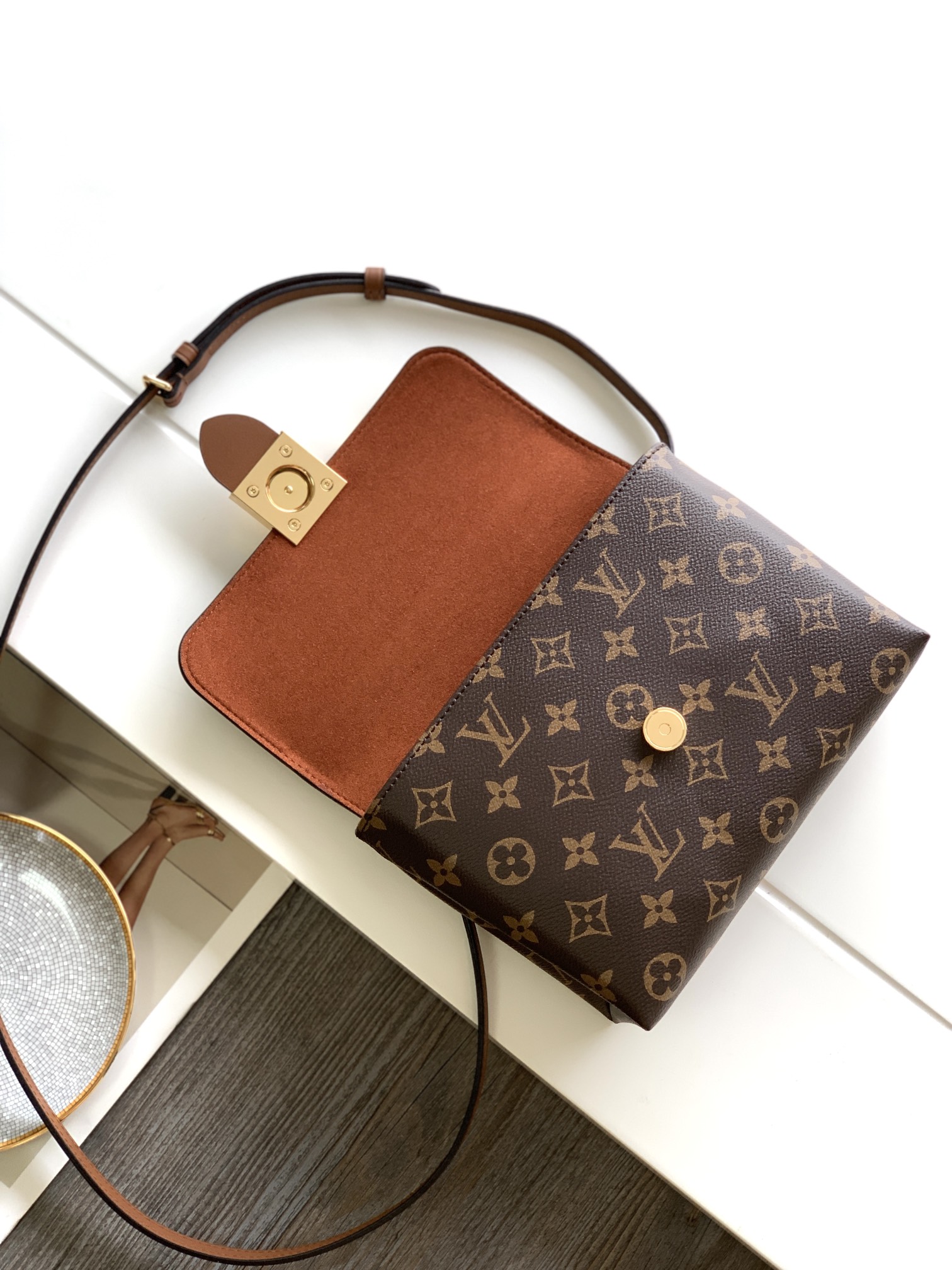 Louis Vuitton LV M44654 Locky BB Handbag in Caramel